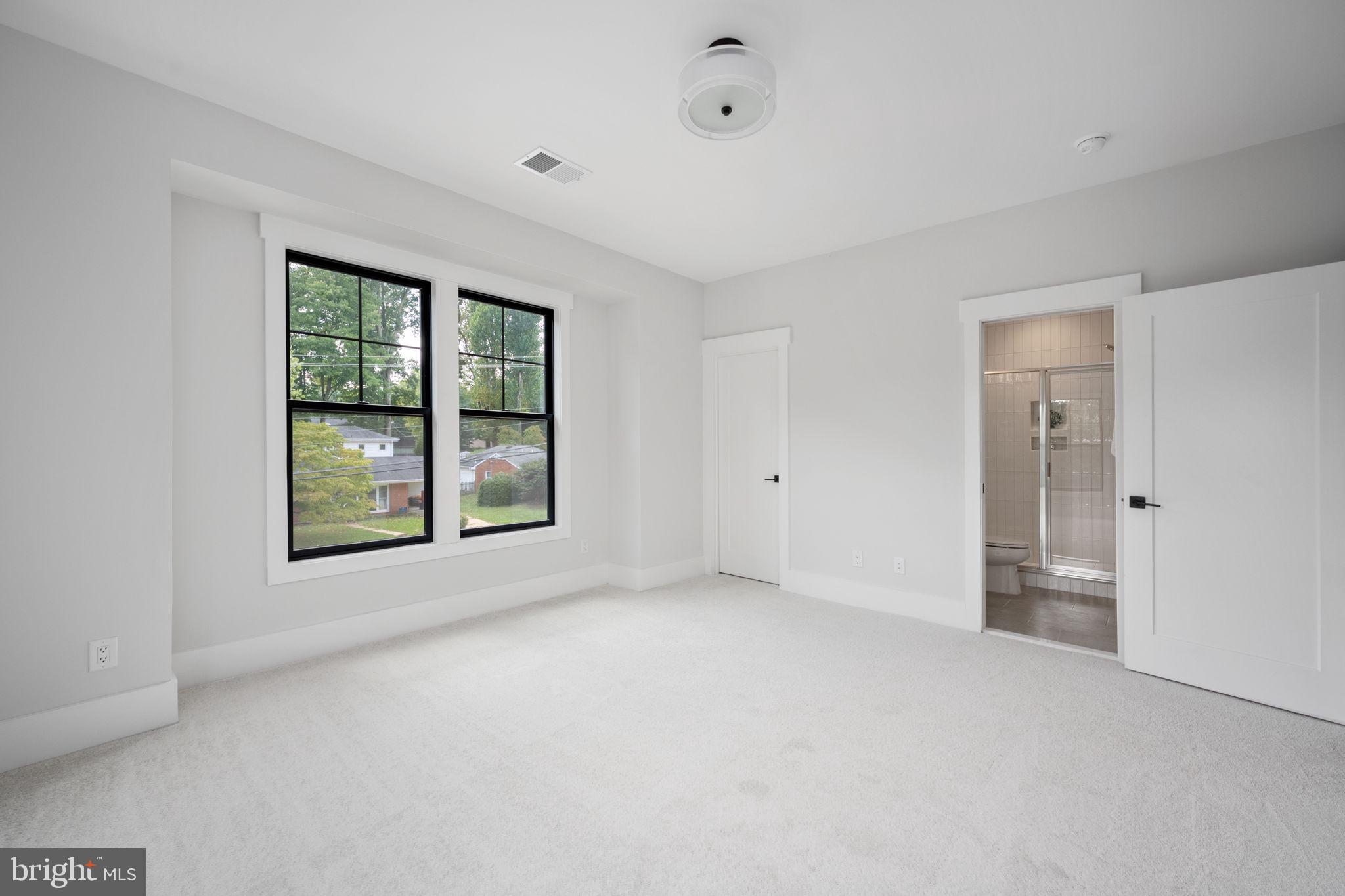 VIENNA WOODS - Residential