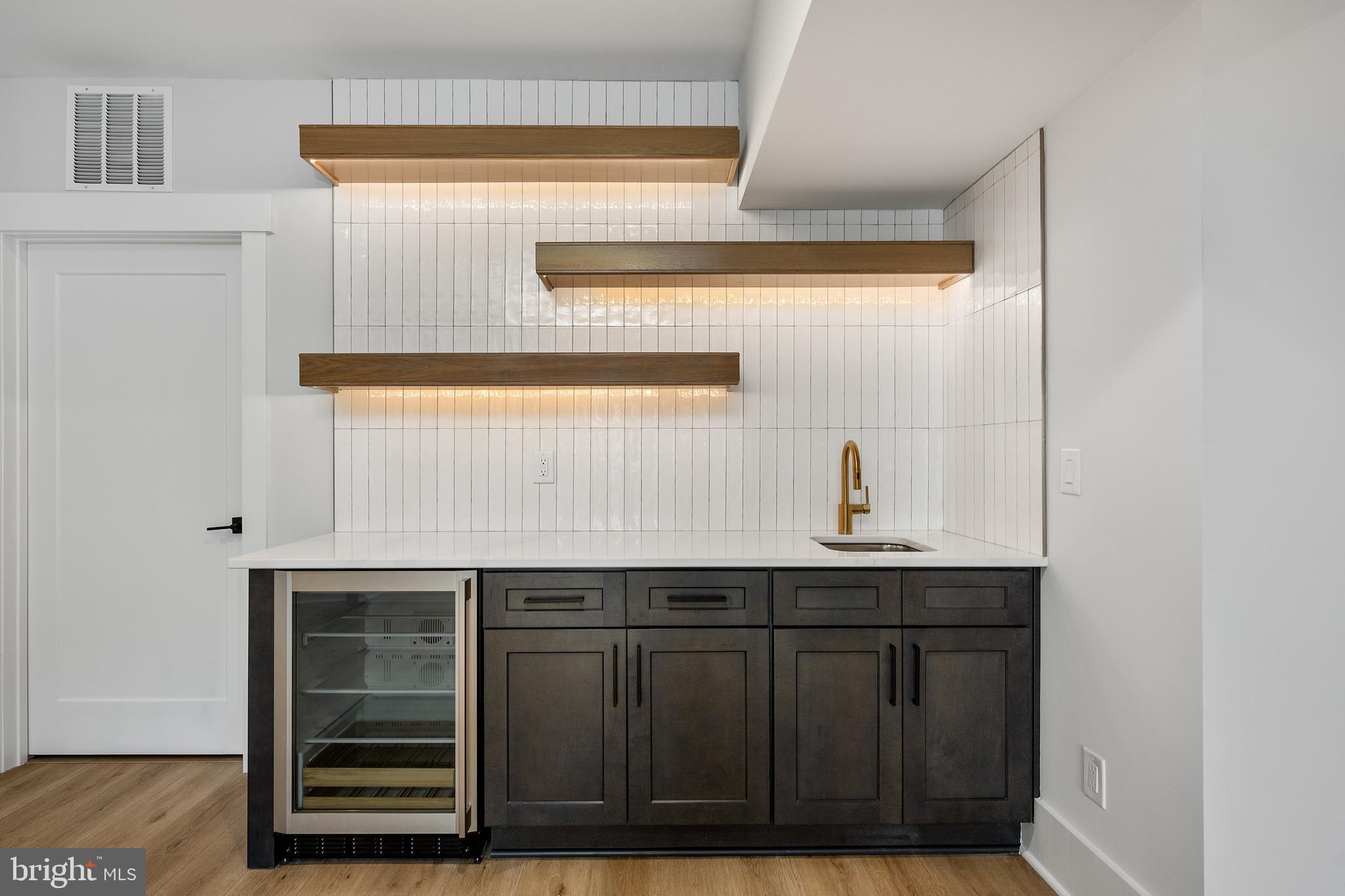 VIENNA WOODS - Residential