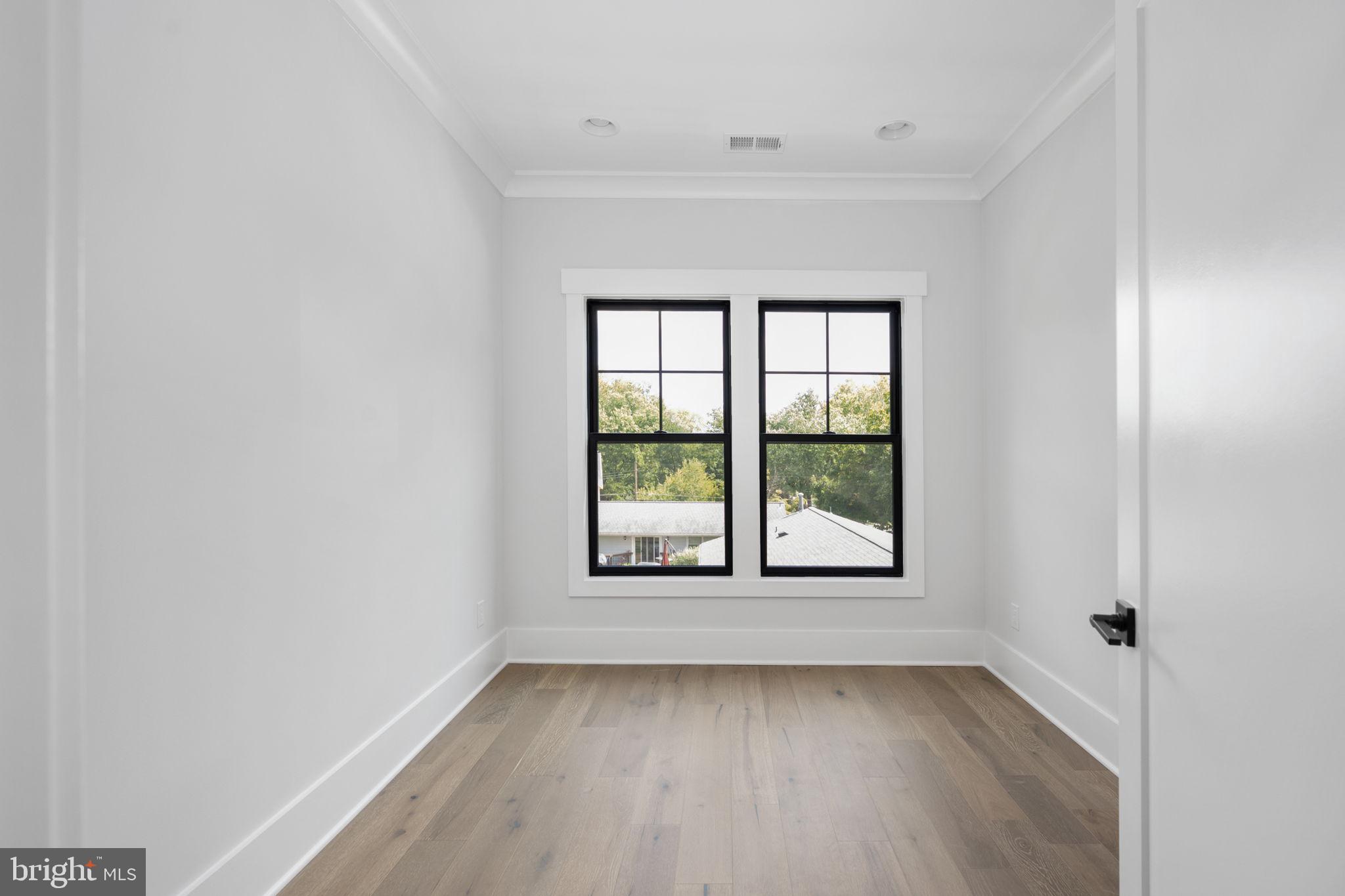 VIENNA WOODS - Residential