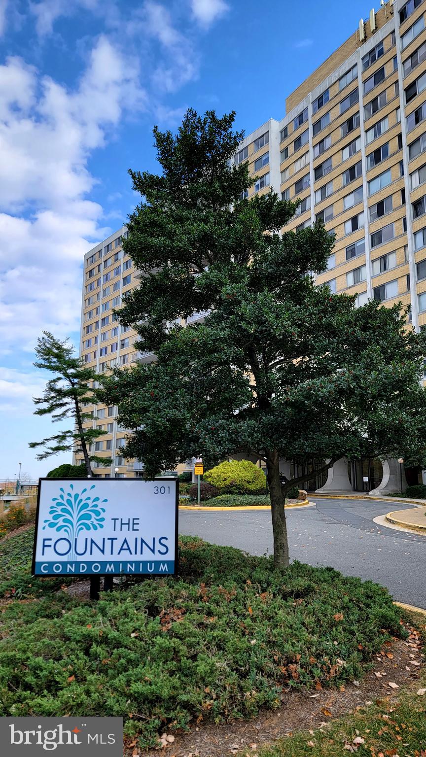 Newly remodeled 1 bedroom, 1 full bathroom, 798 sq.ft. apartment at The Fountains in West End Alexandria. Unit has been fully upgraded immediately before this rental listing with new wide plank LVP flooring and molding, Quartz counters, cabinets, & Stainless appliances in kitchen, new floors, vanities, & tile in bathrooms, and new light fixtures. Newly painted throughout the unit. 1 parking space included in underground garage. Utilities (excluding cable/Internet) included in monthly rent. The Fountains includes a pool and work out facility, with a staffed front desk. Immediate access to 395. Close to all "Livability" needs and amenities, such as 3 grocery stores located within a 5-10 minute drive (Harris Teeter (x2) & Lidl). Great pizza (Valentinos), Sushi (Yamazata), Greek (Our Mom Eugenia), American (City Kitchen), Italian (Aldo's), and more are within 5-10 minutes. Green Spring Gardens and Winkler Botanical Preserve are each less than 5 minutes away for a relaxing stroll among mature trees, gardens, and a lake. Condo Association has a $50 non-refundable deposit per pet & $75/$150 per month pet rental for cat/dog. Range in kitchen has been moved into proper position.
