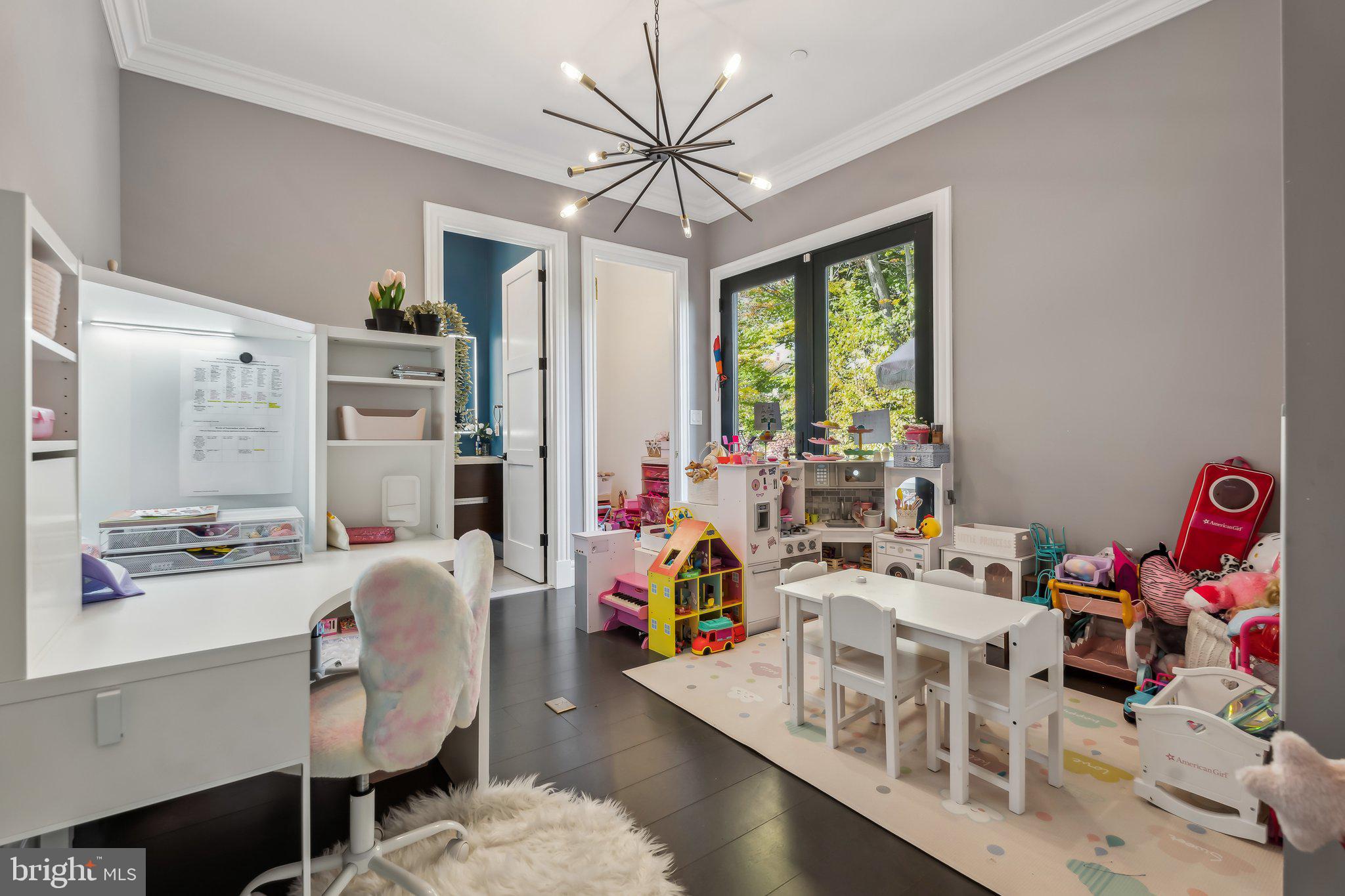 WILDWOOD MANOR - Residential