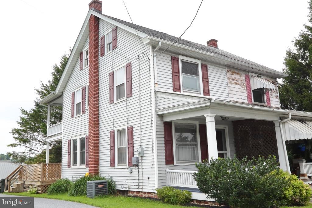 Move in Ready Semi in Ephrata Boro. 4 bedrooms , some new windows, new roof in '09, detached 1 car garage.