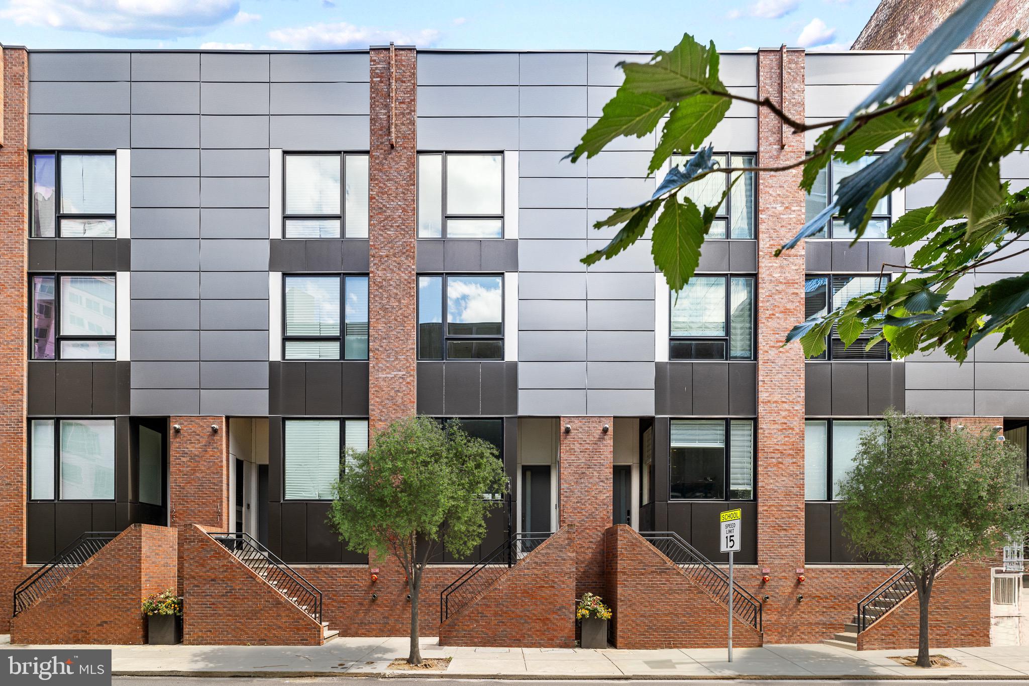 LOGAN SQUARE - Residential
