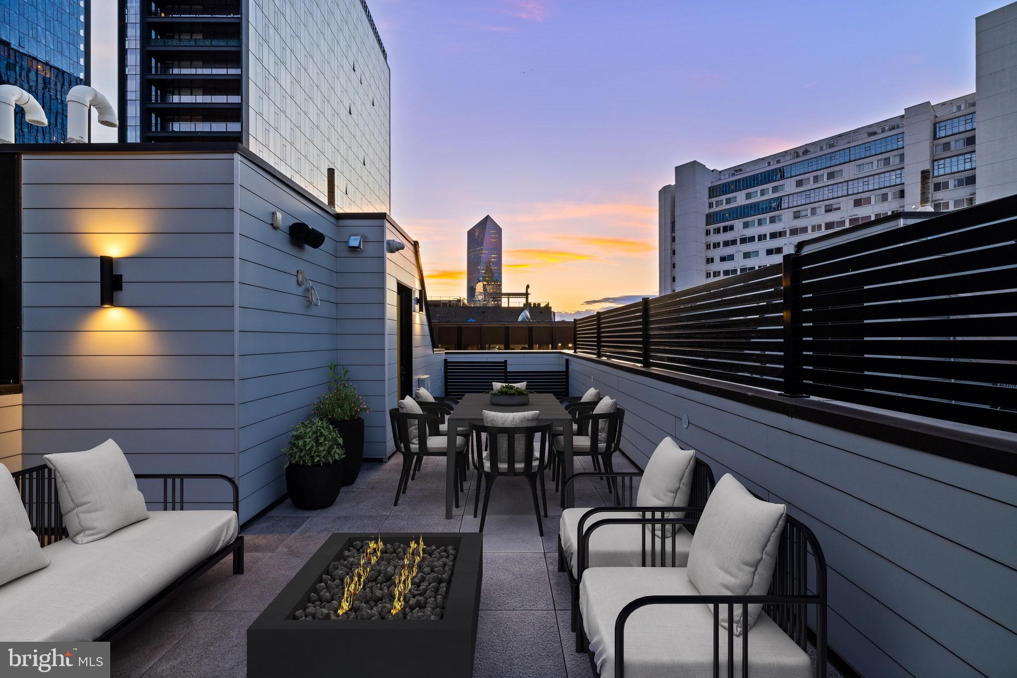 LOGAN SQUARE - Residential