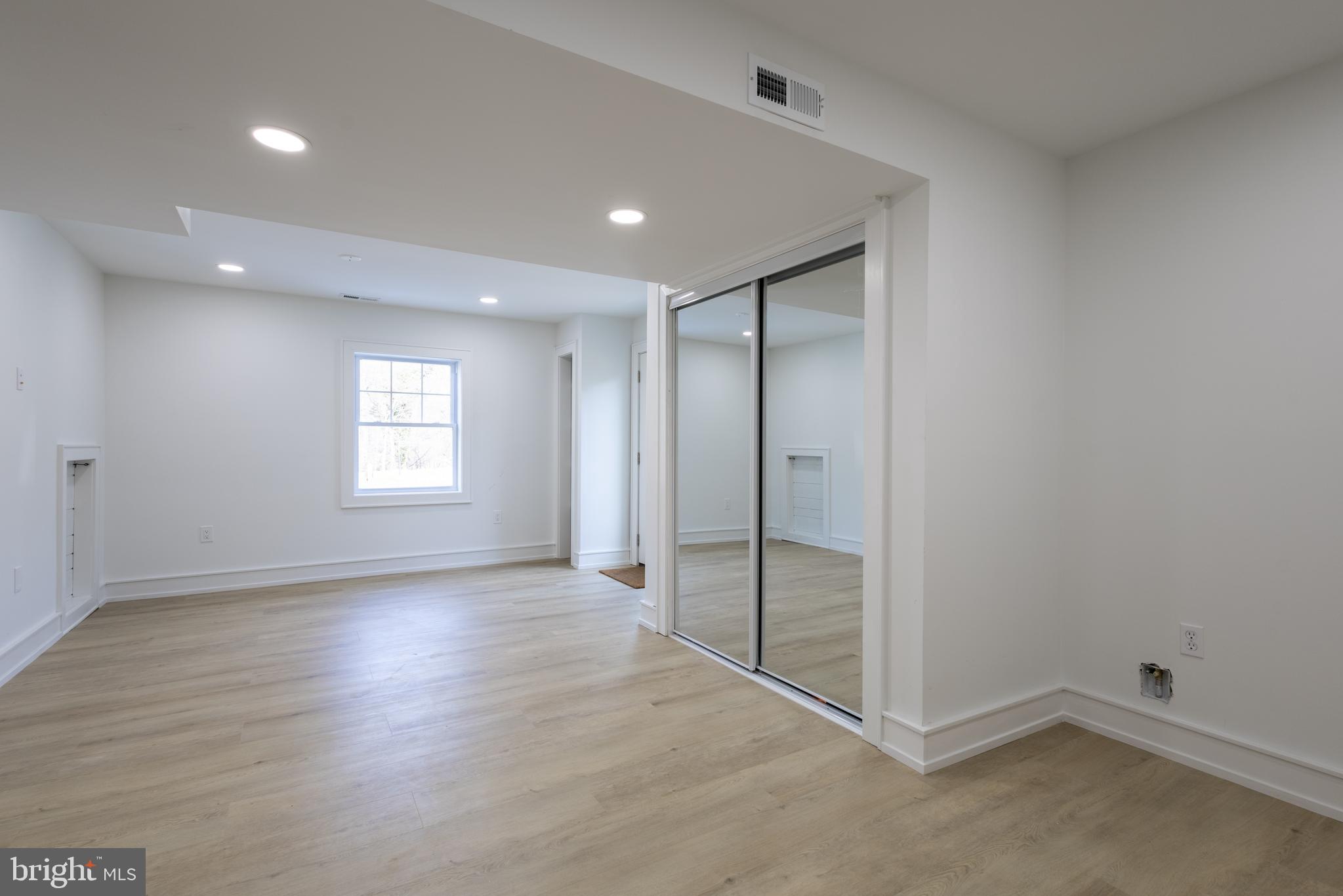 CLEARVIEW MANOR - Residential