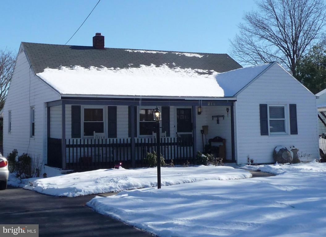Cozy, affordable single home. Relax & rock away on the spacious front porch. Hardwood floors throughout. Family room or 3rd bedroom in lower level. Nice level back yard with fence. Detached 1-car garage. Close to library, schools, & downtown. Easy commute to Lancaster, York, Hershey, & Harrisburg. Only 20-30 mins. AHS home warranty included.