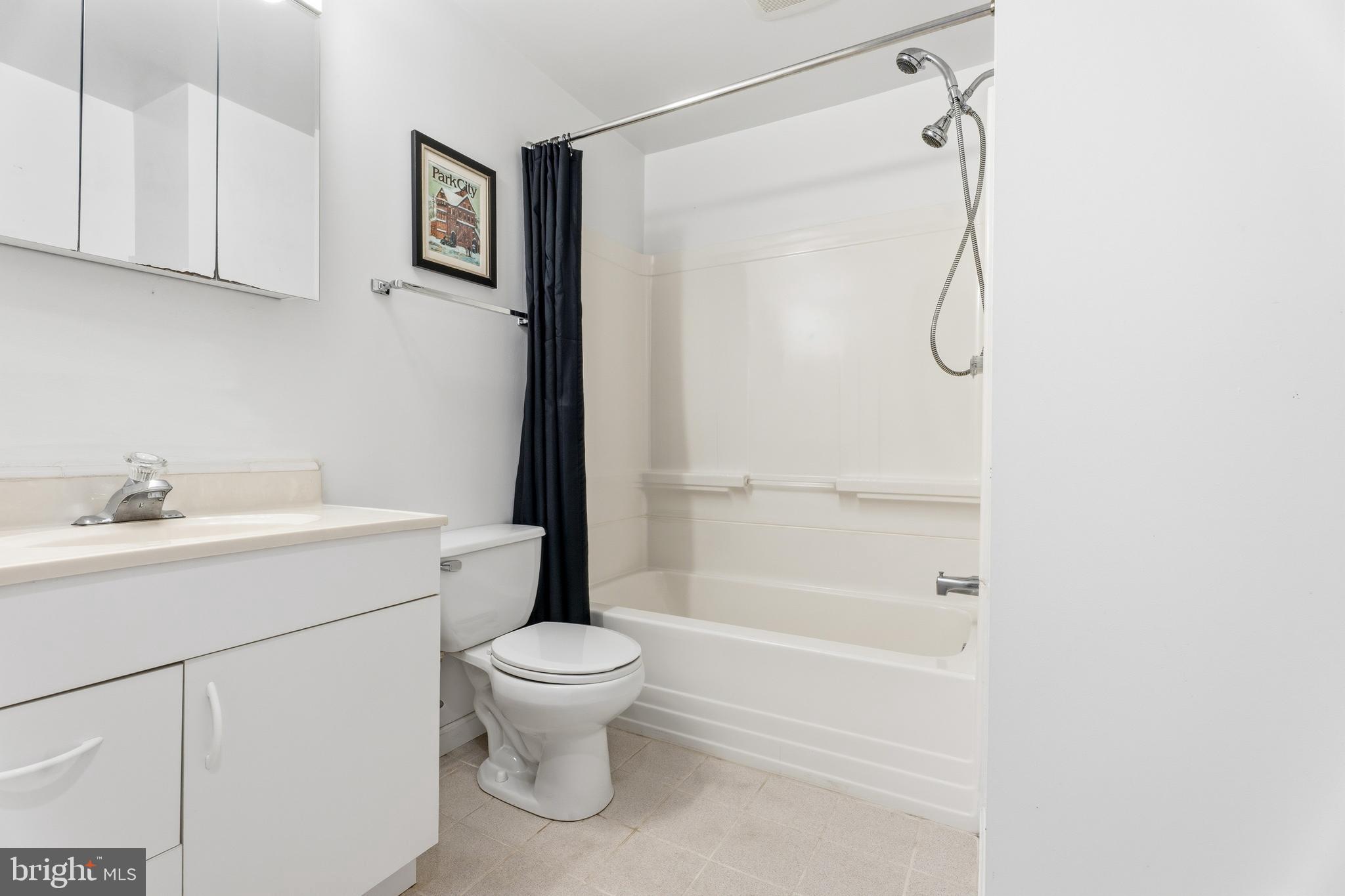FONT HILL MANOR - Residential