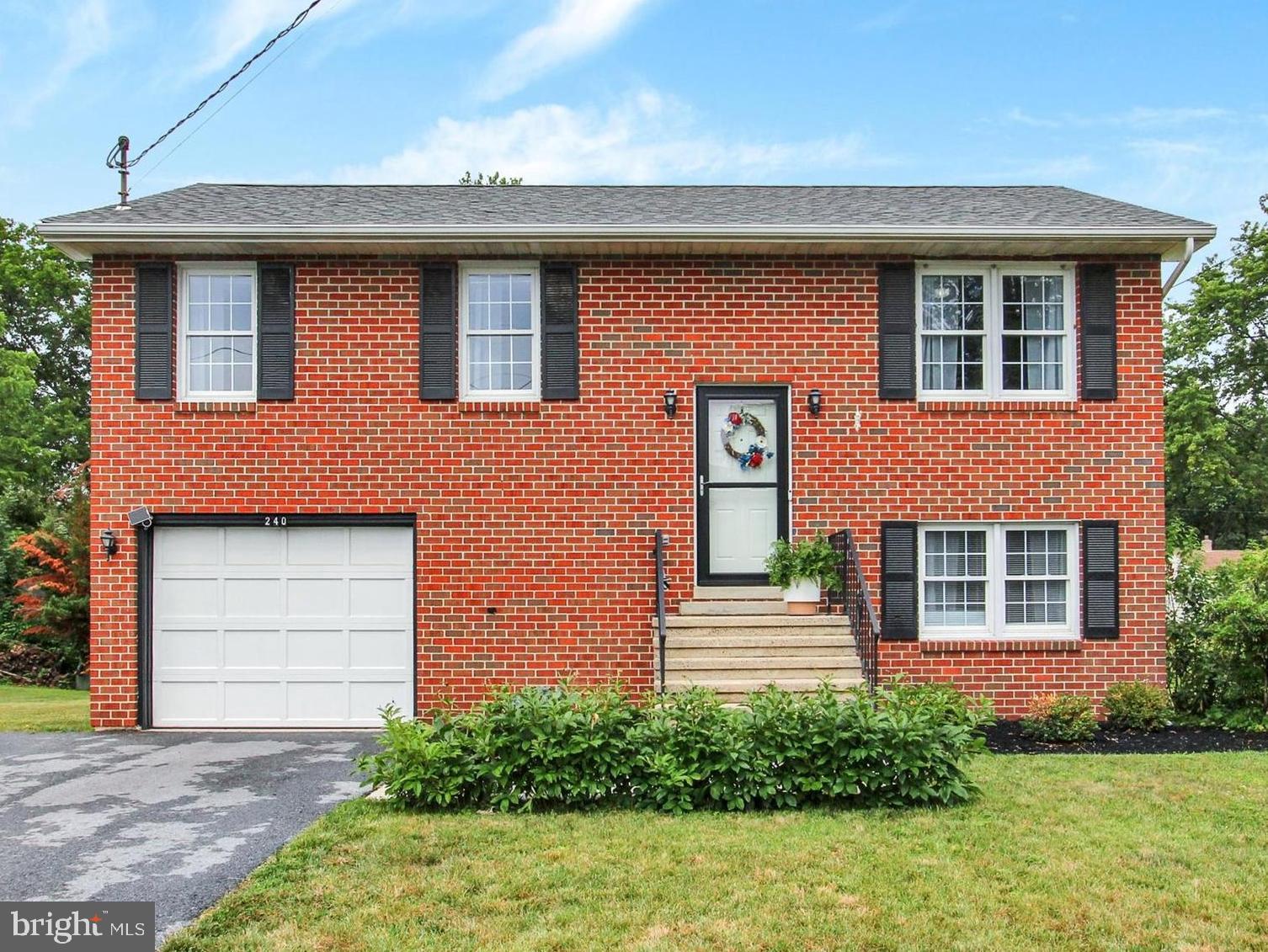 Lovely split foyer (lower level is above grade - walk out to rear yard) with 3 bedrooms and 1.5 baths, over-sized garage - tons of storage. Bright & spacious rooms. Very close to downtown historic Gettysburg. Walk to town, shopping, Seminary, college. YWCA just across the street from Woodcrest Development.