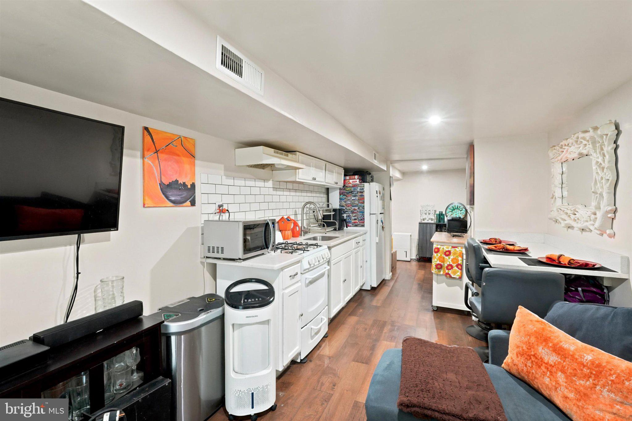 MAYFAIR (WEST) - Residential