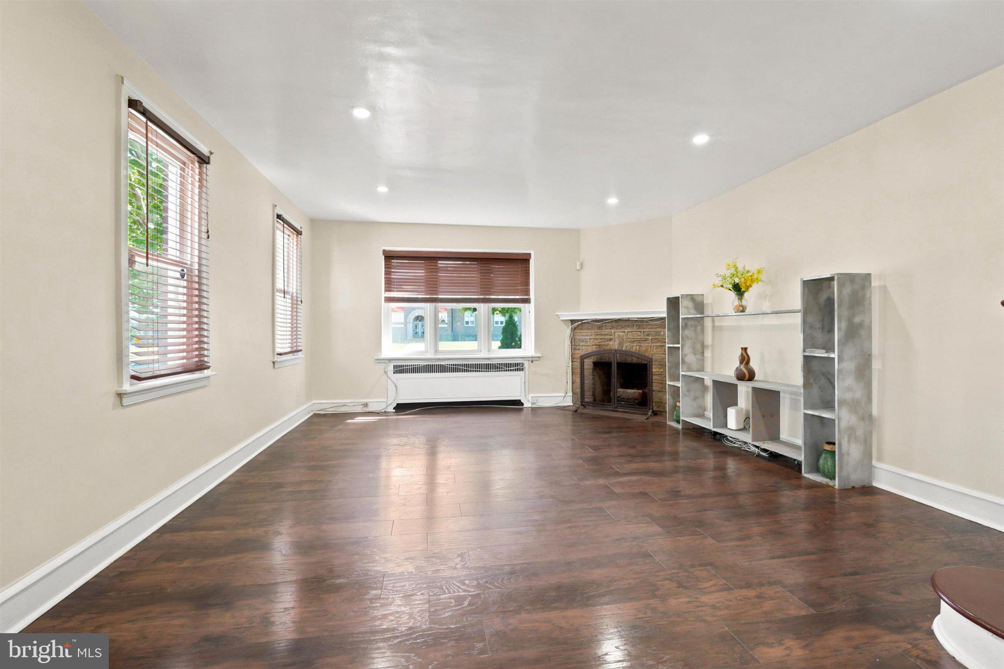MAYFAIR (WEST) - Residential