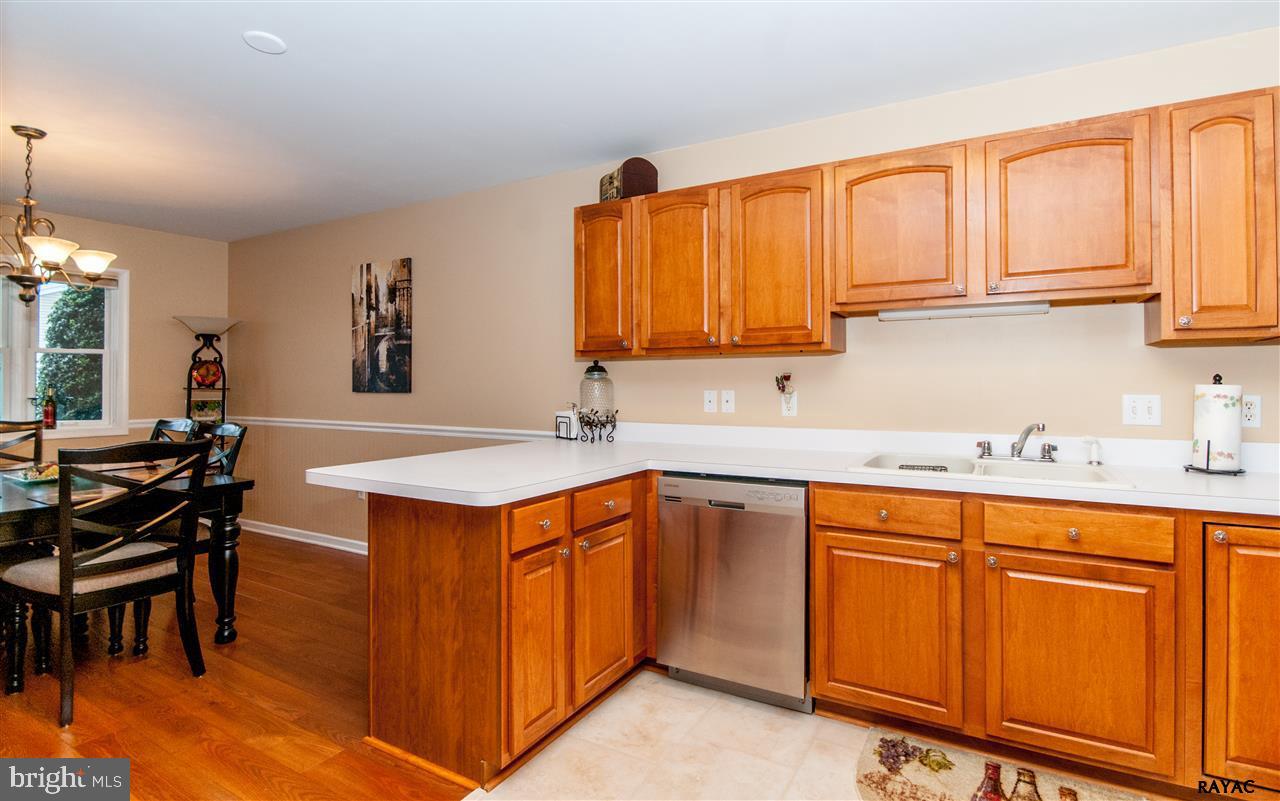 WHITE OAK MANOR - Residential