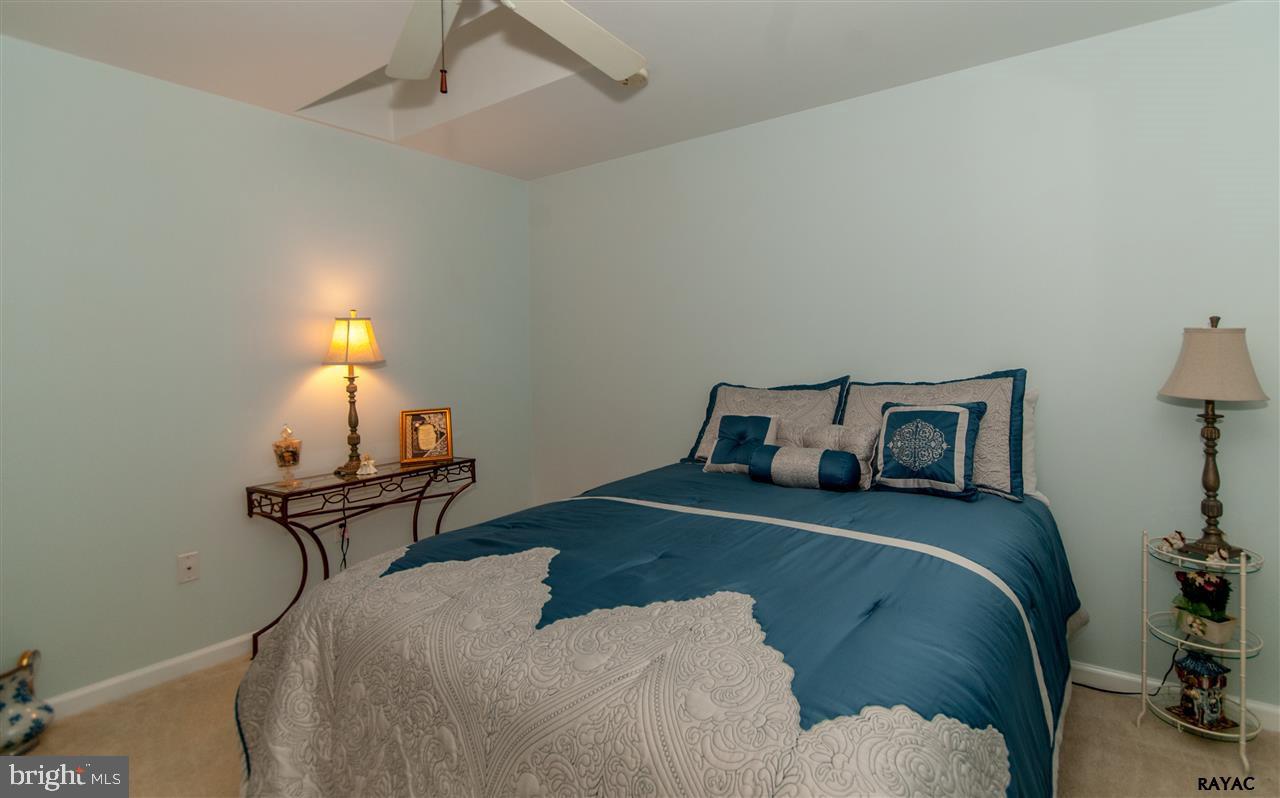 WHITE OAK MANOR - Residential