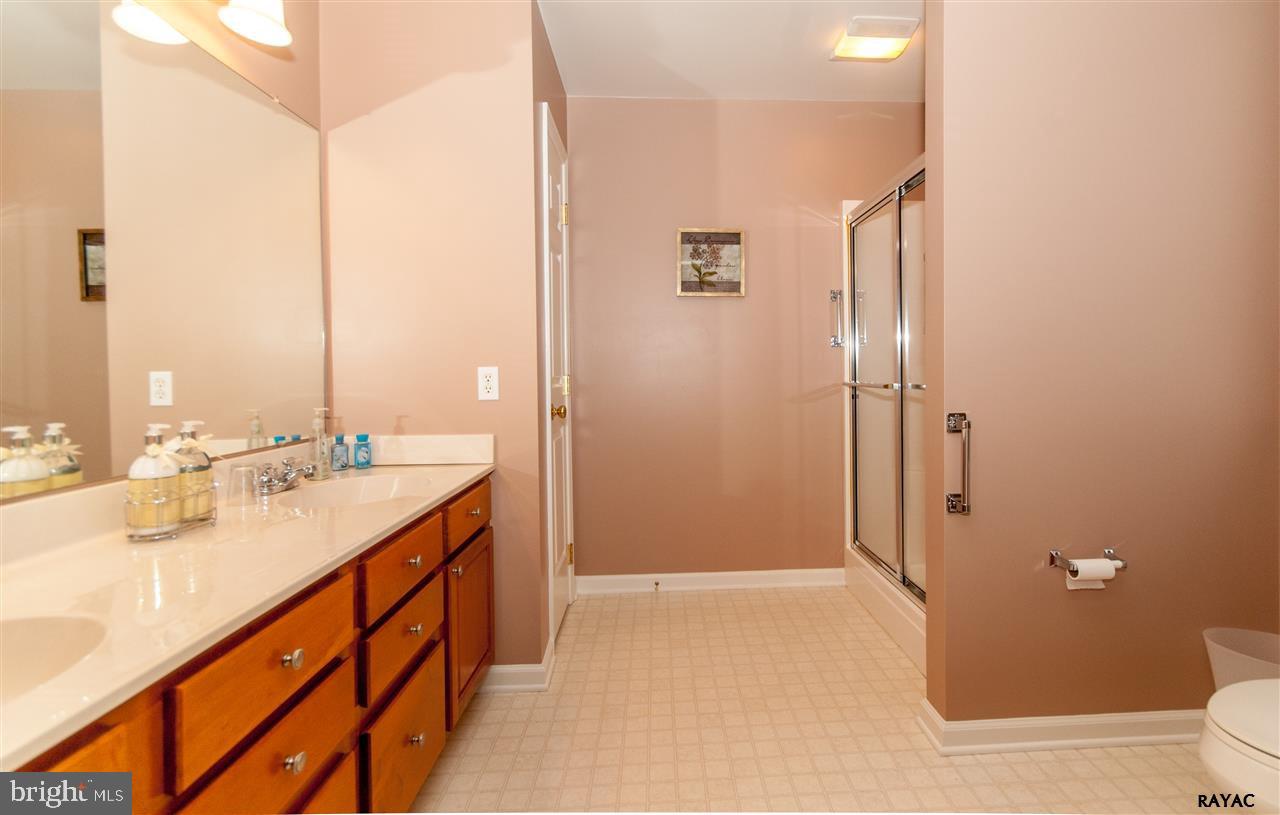 WHITE OAK MANOR - Residential