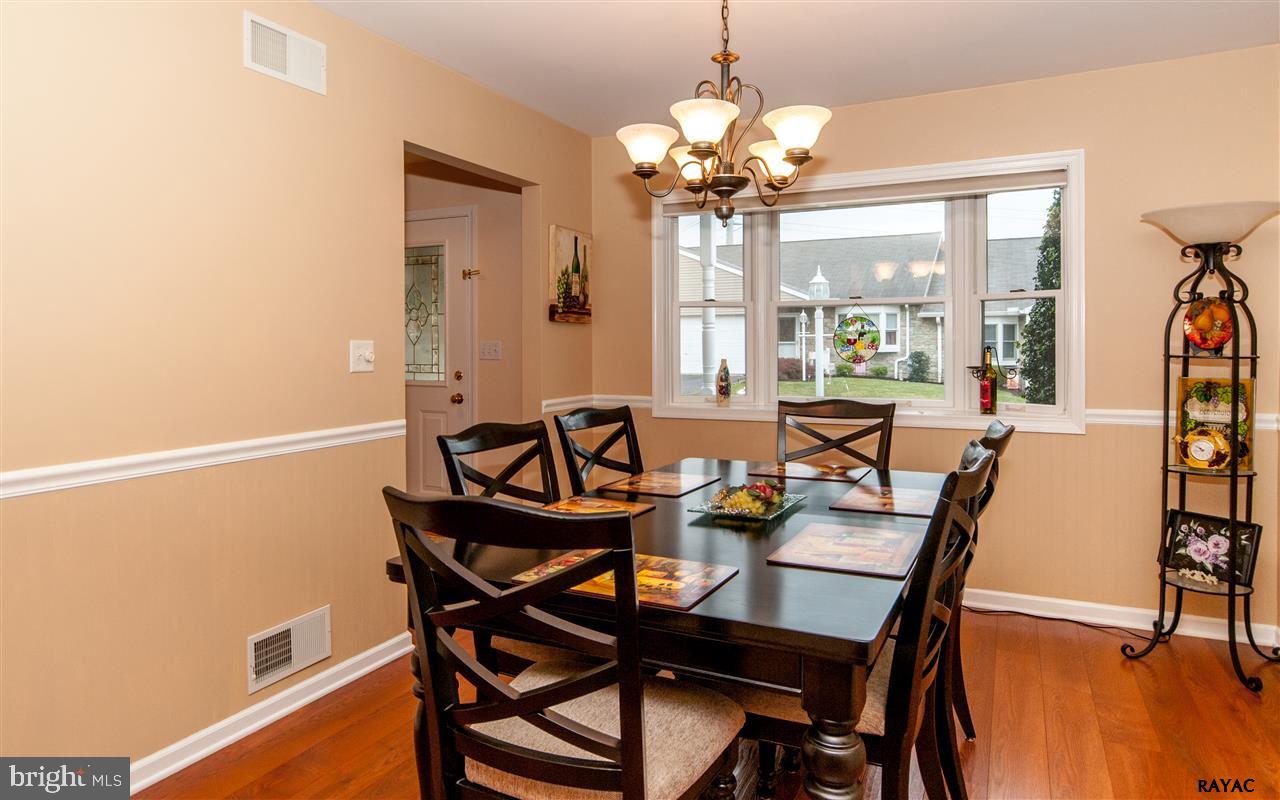 WHITE OAK MANOR - Residential