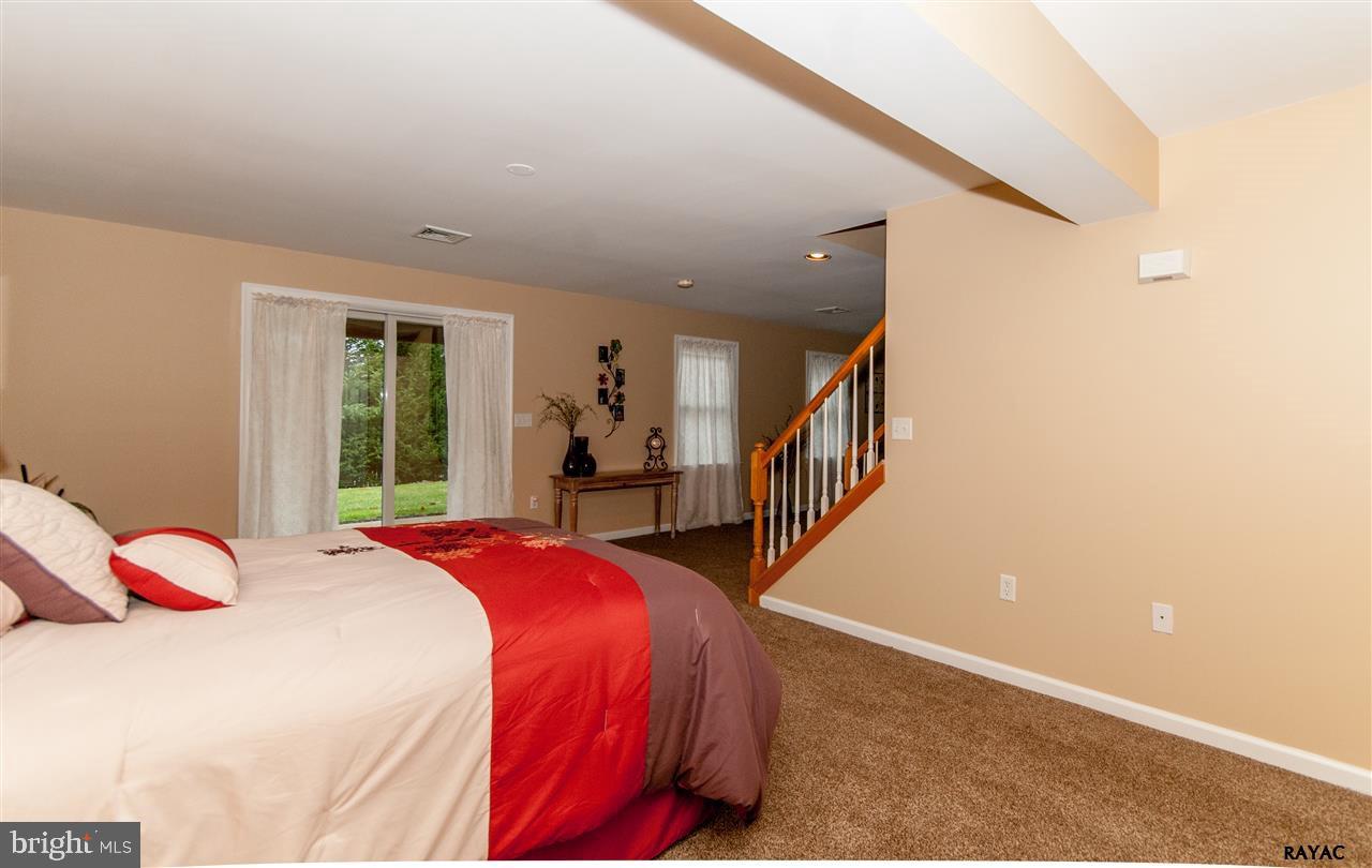 WHITE OAK MANOR - Residential