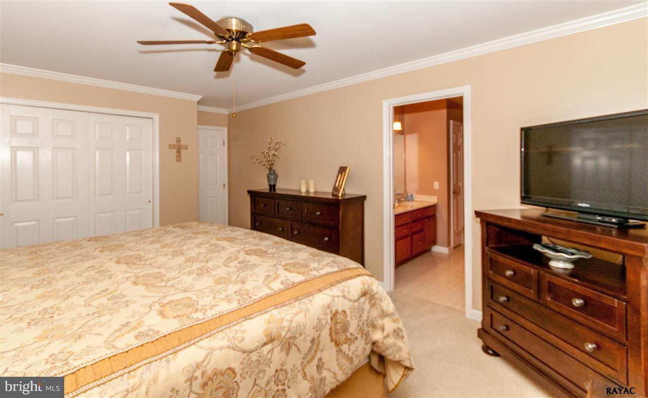WHITE OAK MANOR - Residential