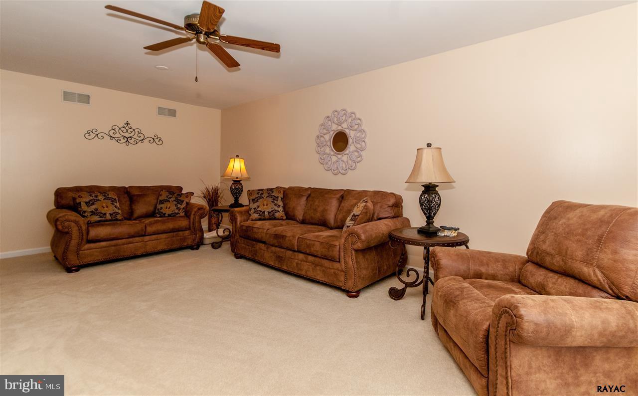 WHITE OAK MANOR - Residential