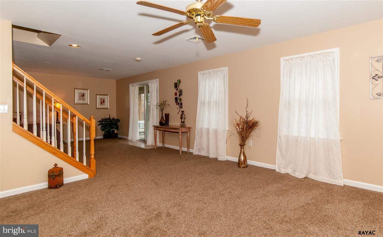 WHITE OAK MANOR - Residential