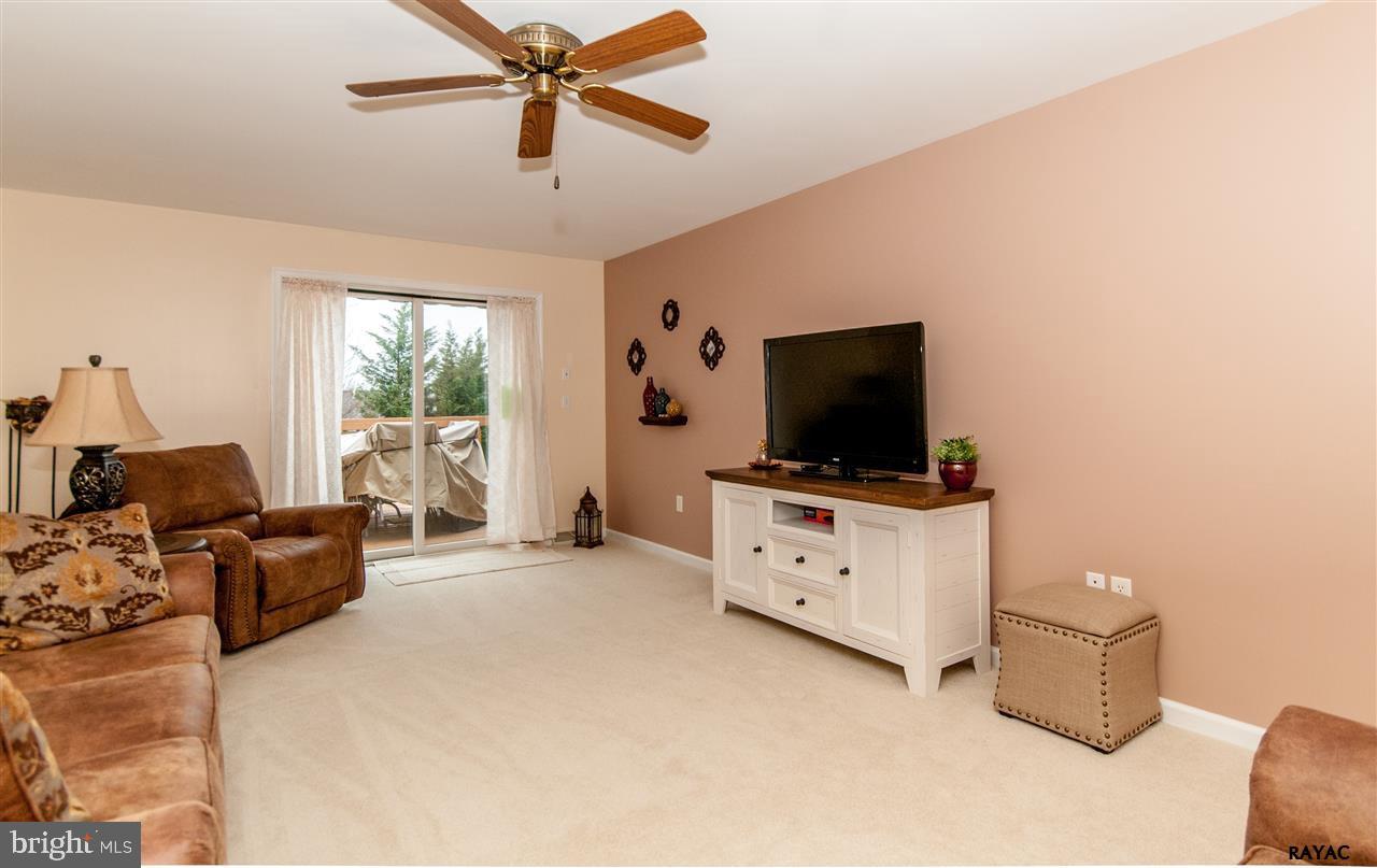 WHITE OAK MANOR - Residential