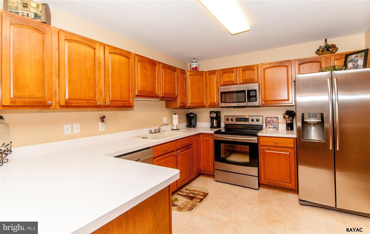 WHITE OAK MANOR - Residential
