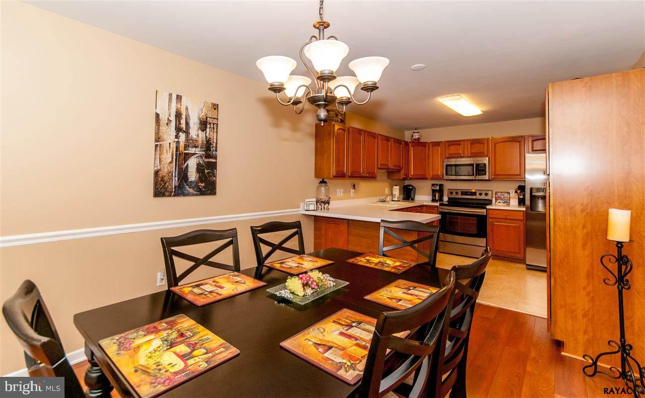 WHITE OAK MANOR - Residential