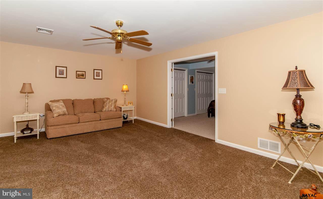 WHITE OAK MANOR - Residential