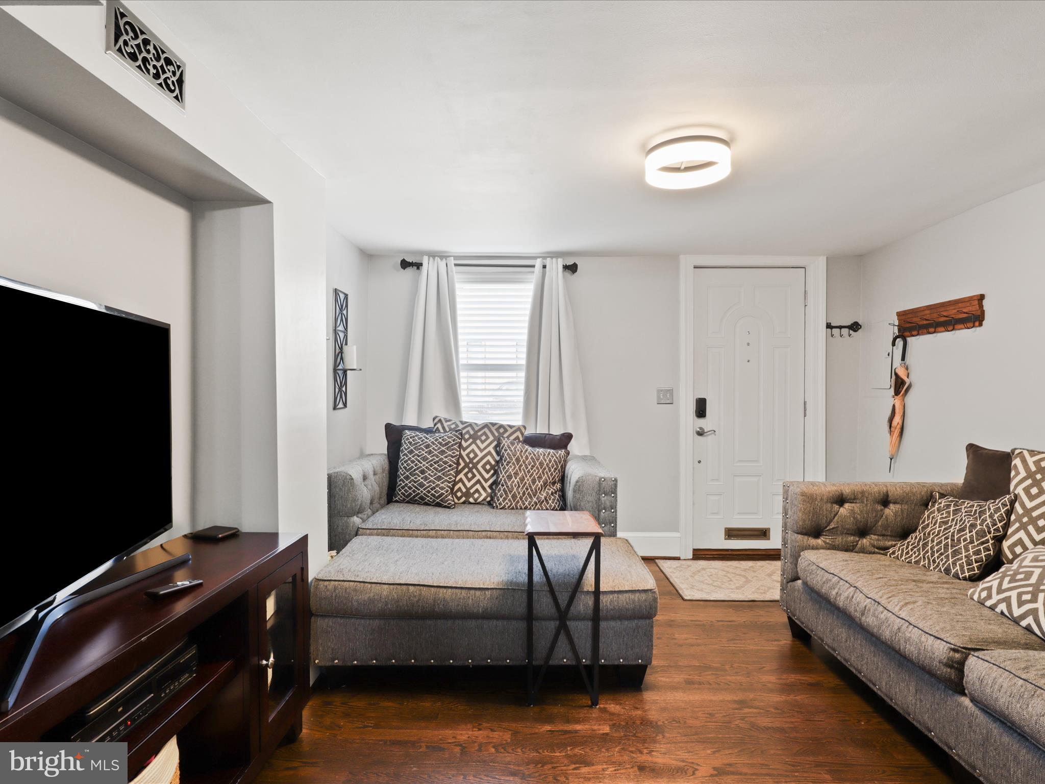 OLD TOWN ALEXANDRIA - Residential