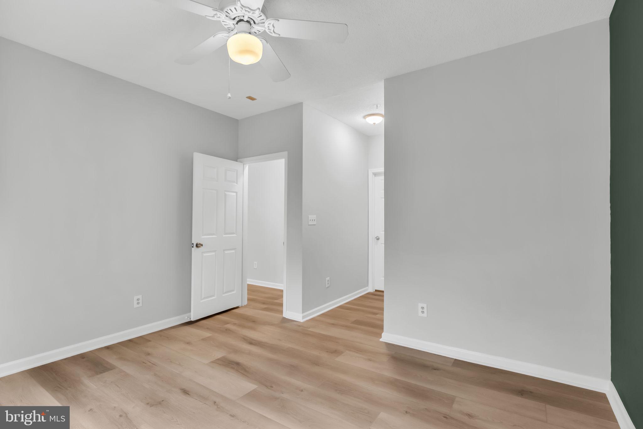 EDGEWATER AT TOWN CENTER - Residential