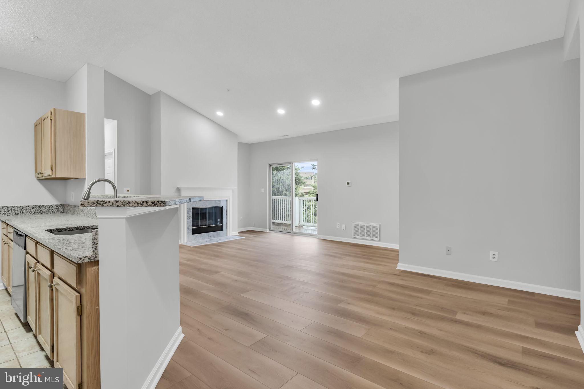 EDGEWATER AT TOWN CENTER - Residential