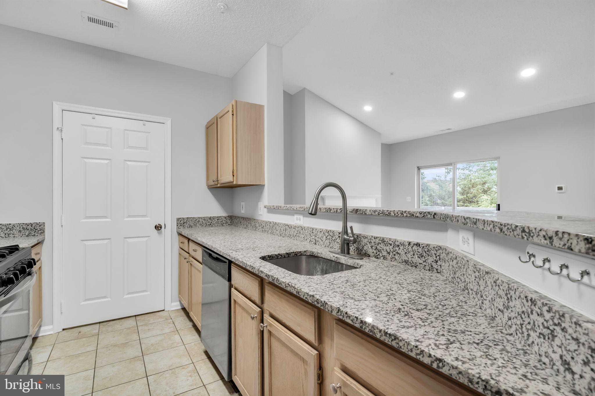 EDGEWATER AT TOWN CENTER - Residential