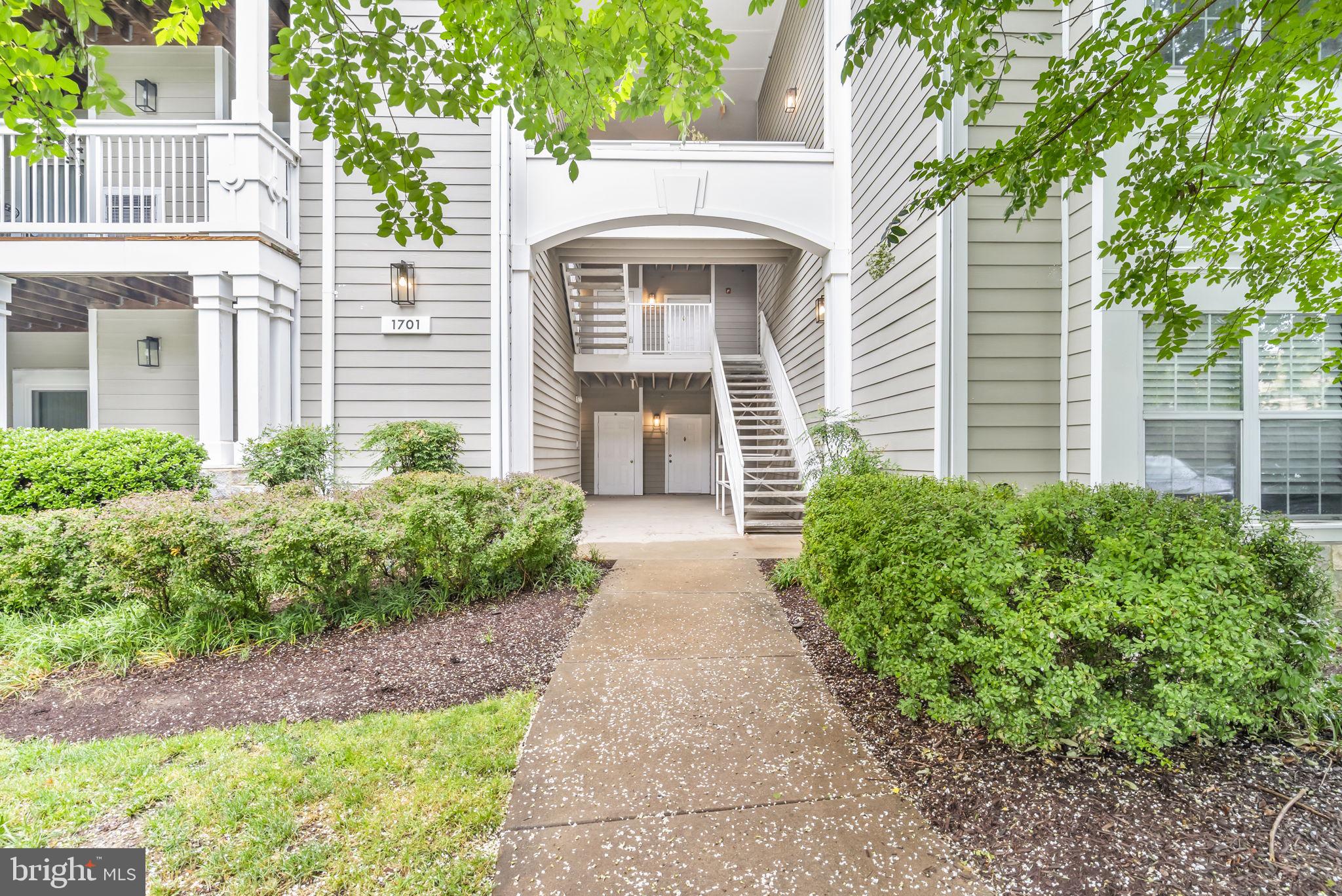 EDGEWATER AT TOWN CENTER - Residential