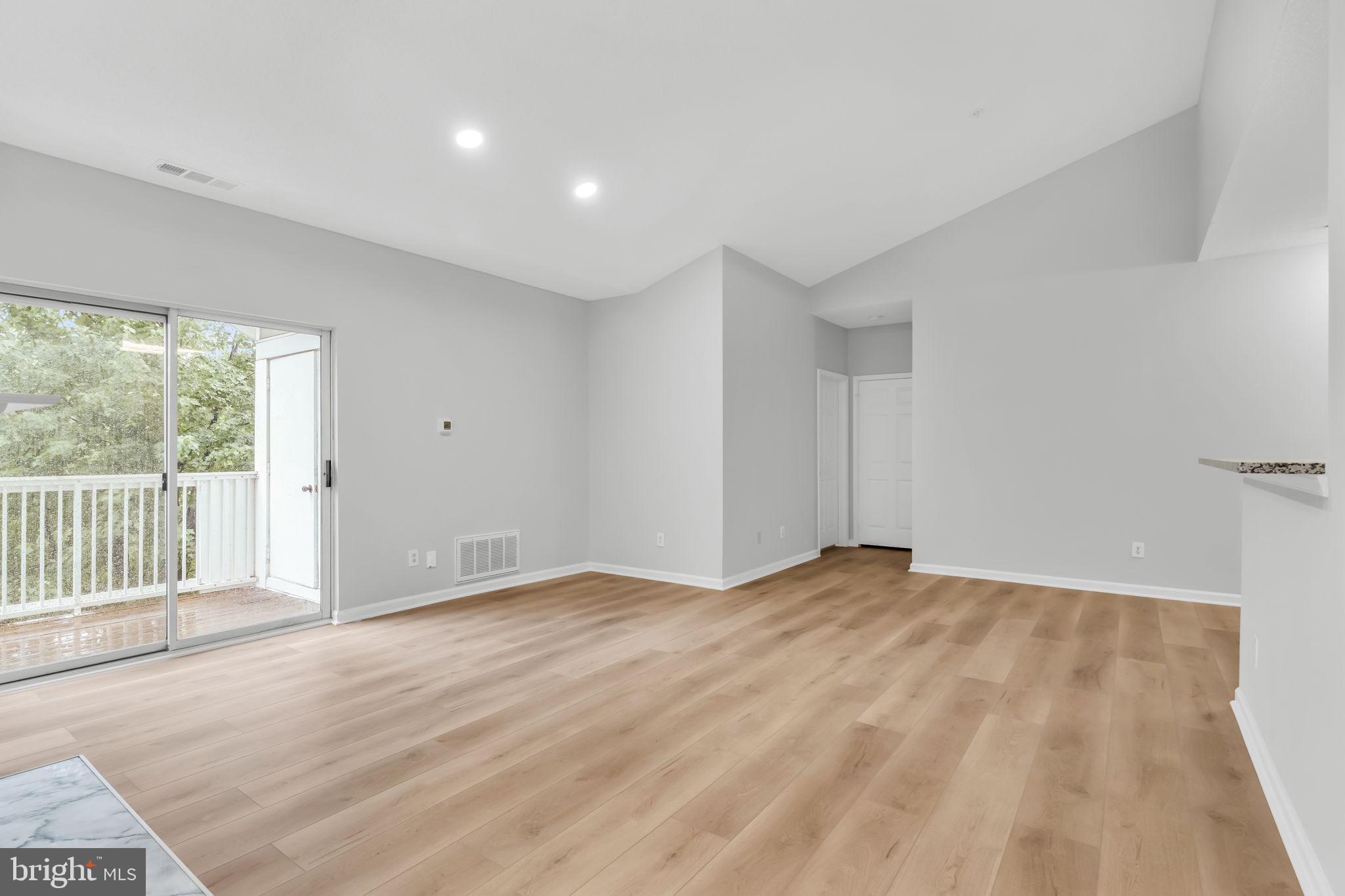 EDGEWATER AT TOWN CENTER - Residential