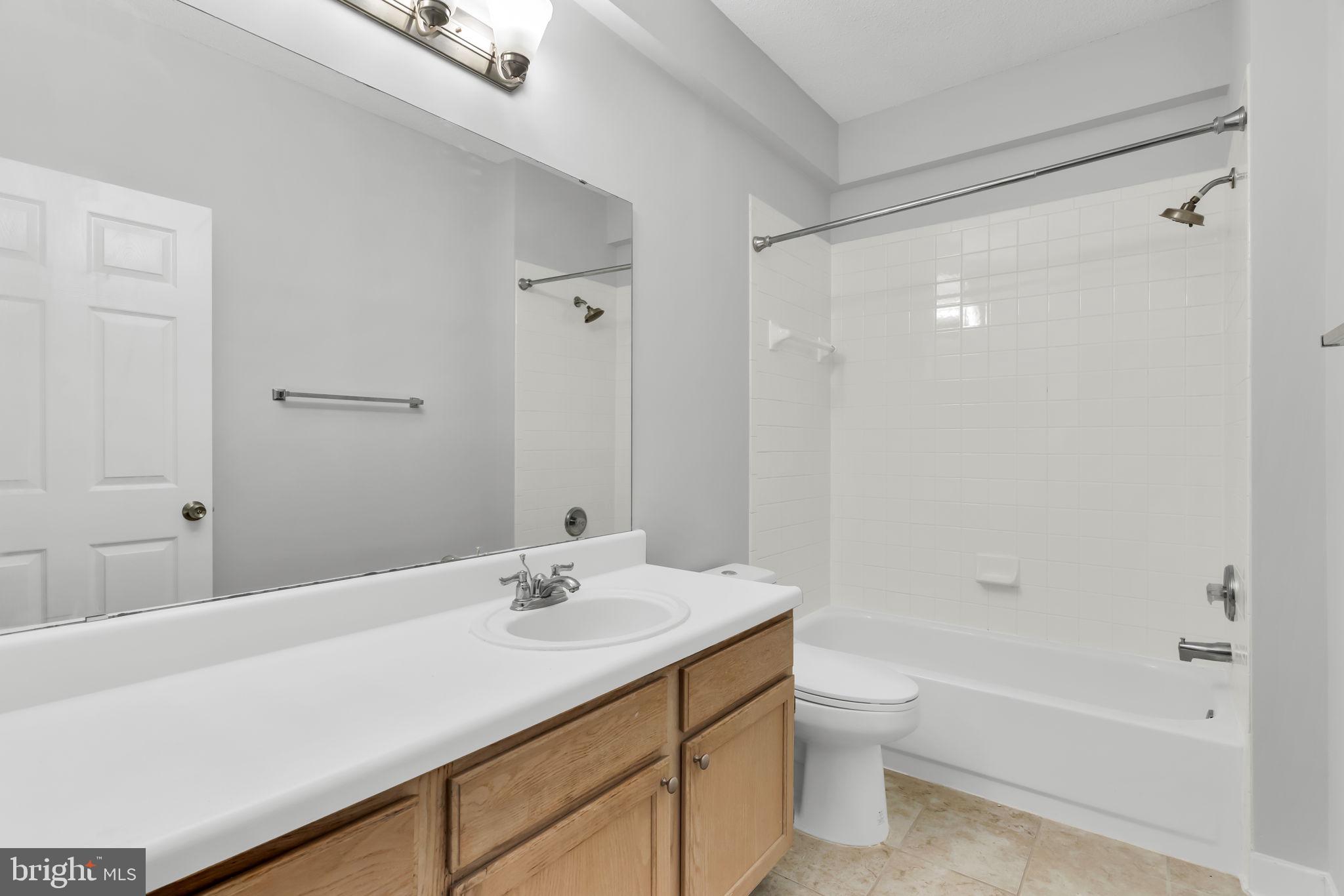EDGEWATER AT TOWN CENTER - Residential