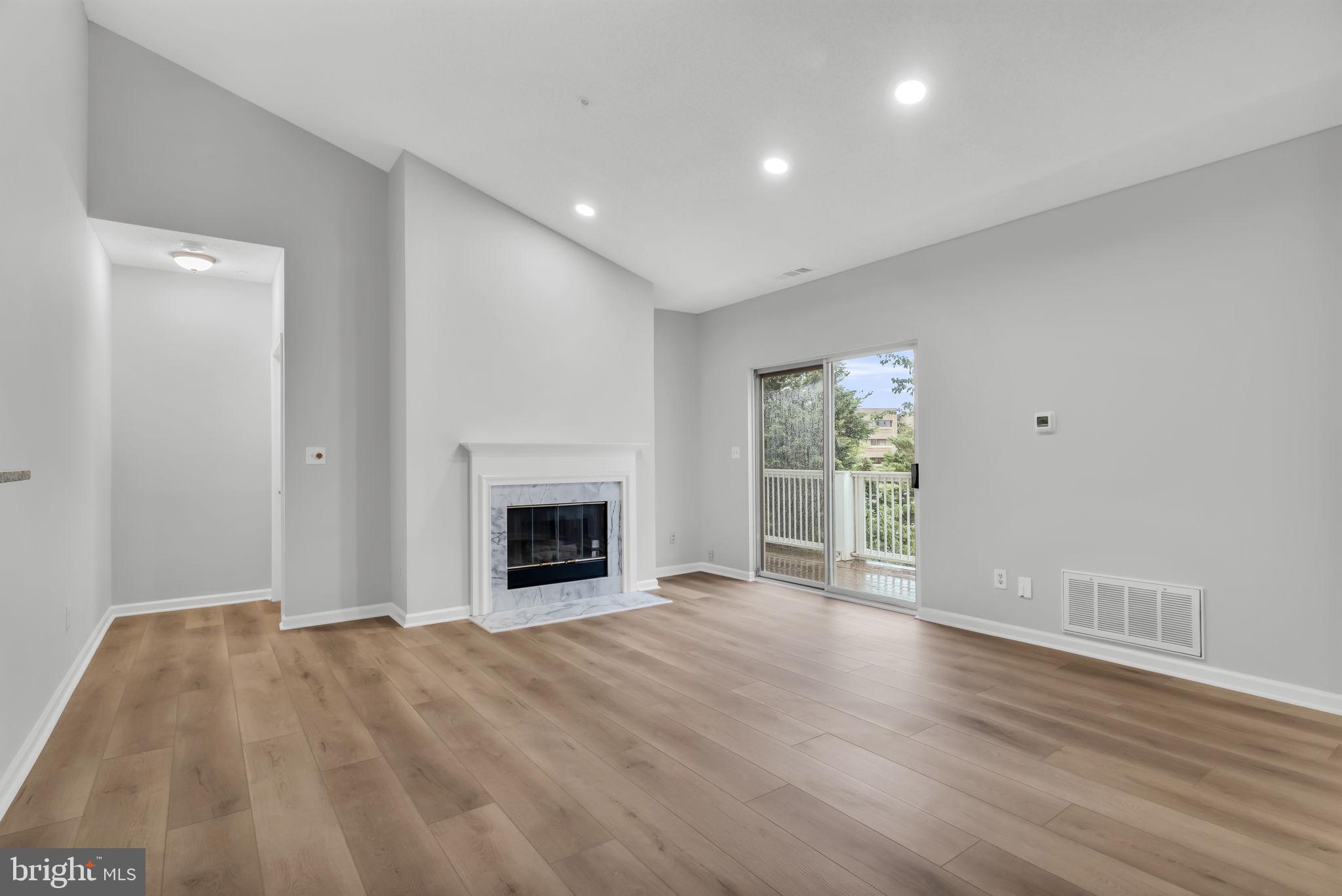 EDGEWATER AT TOWN CENTER - Residential