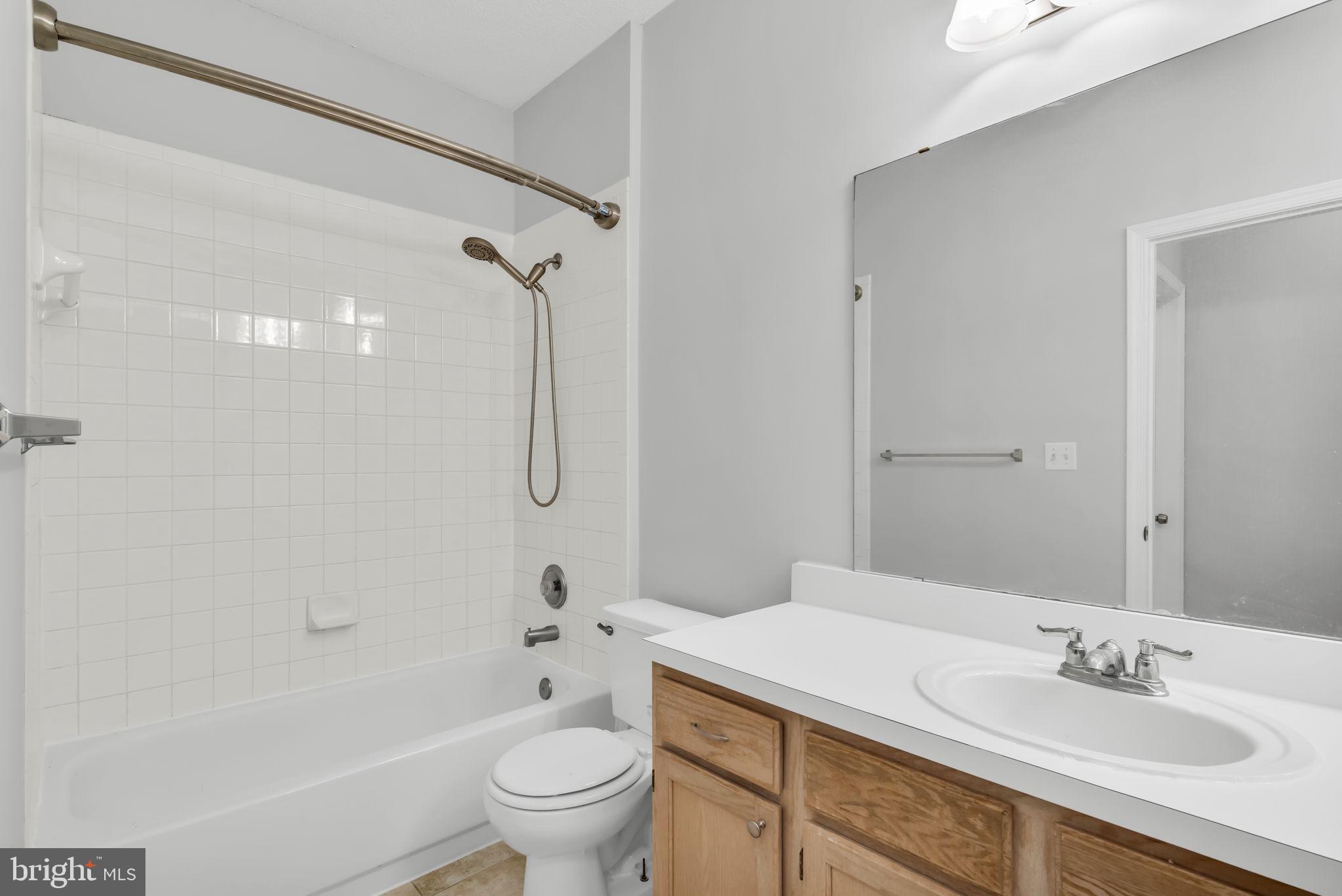 EDGEWATER AT TOWN CENTER - Residential