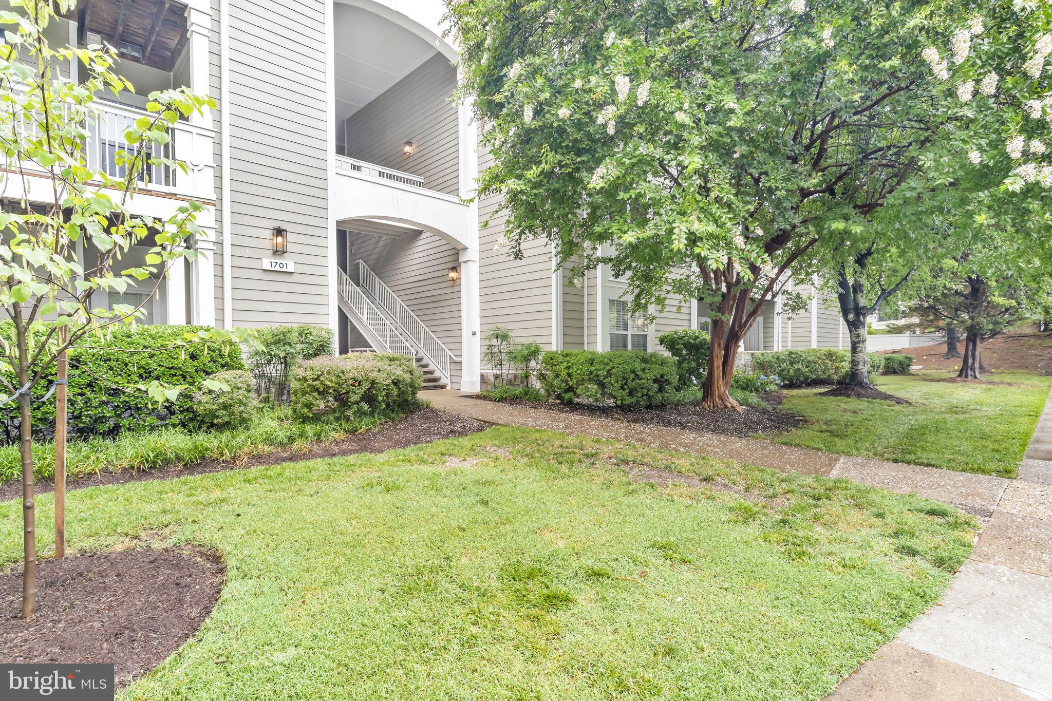 EDGEWATER AT TOWN CENTER - Residential