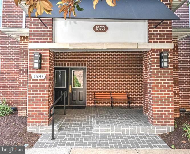 GATES OF MCLEAN - Residential