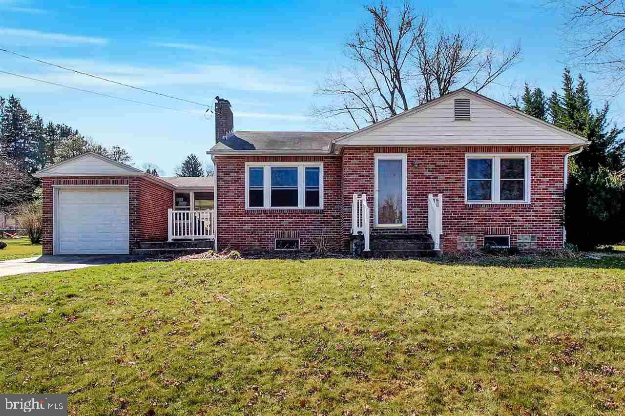 Charming brick rancher located on half acre lot in a convenient East York location.  Enjoy 1 floor living in this 2 bedroom, 1 bath home that has been updated.  Living room with wood burning stove, kitchen with oak cabinets & newer appliances + separate dining room. Full unfinished basement, 1 car garage & large rear yard with patio!