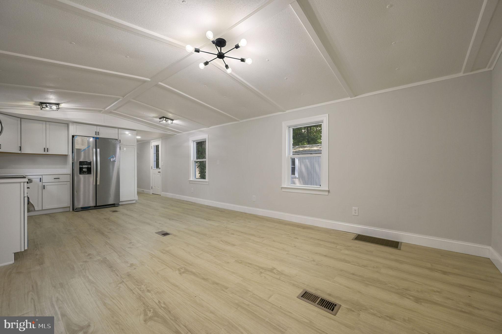 PINEWOOD ACRE - Residential
