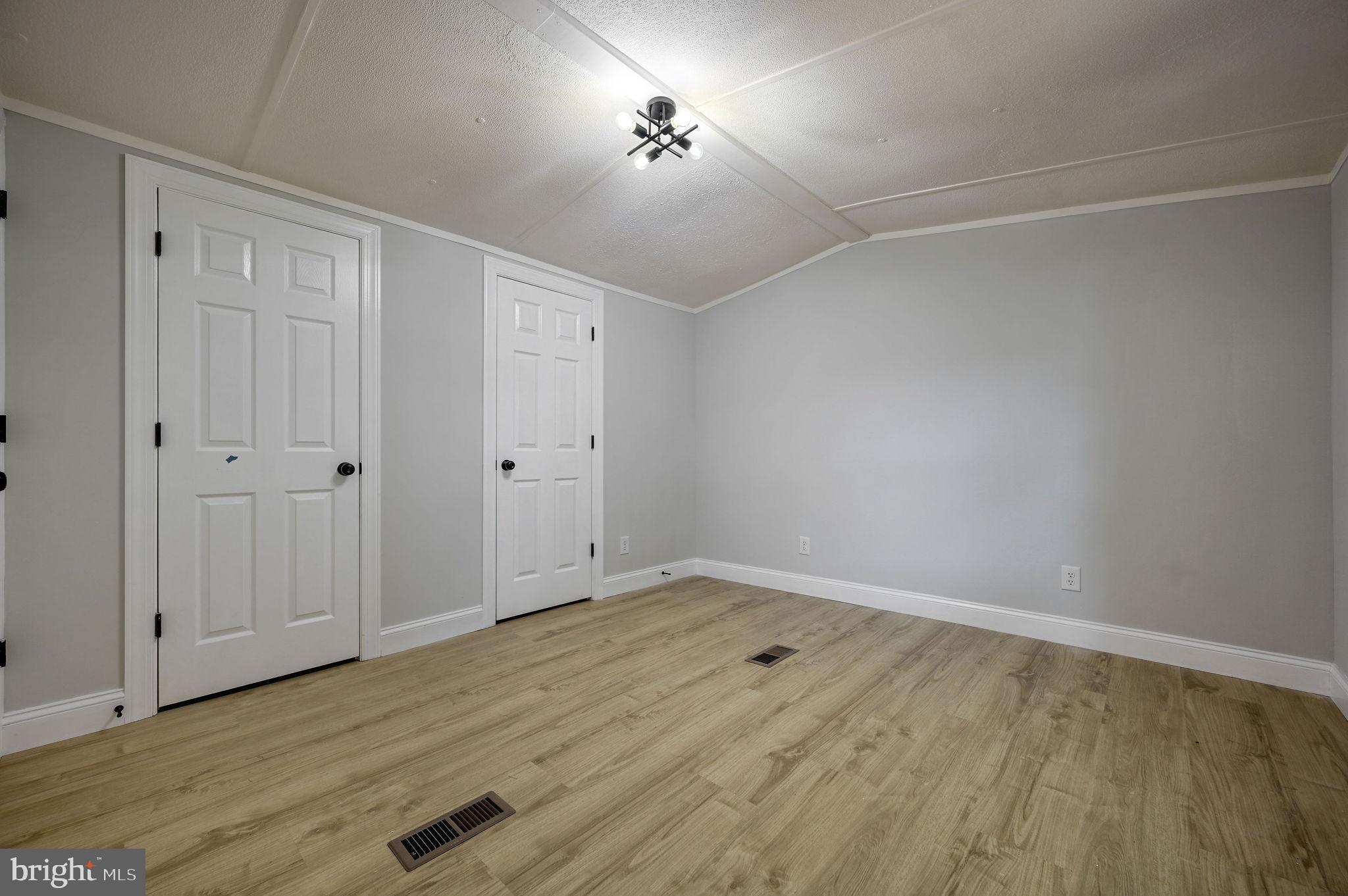 PINEWOOD ACRE - Residential