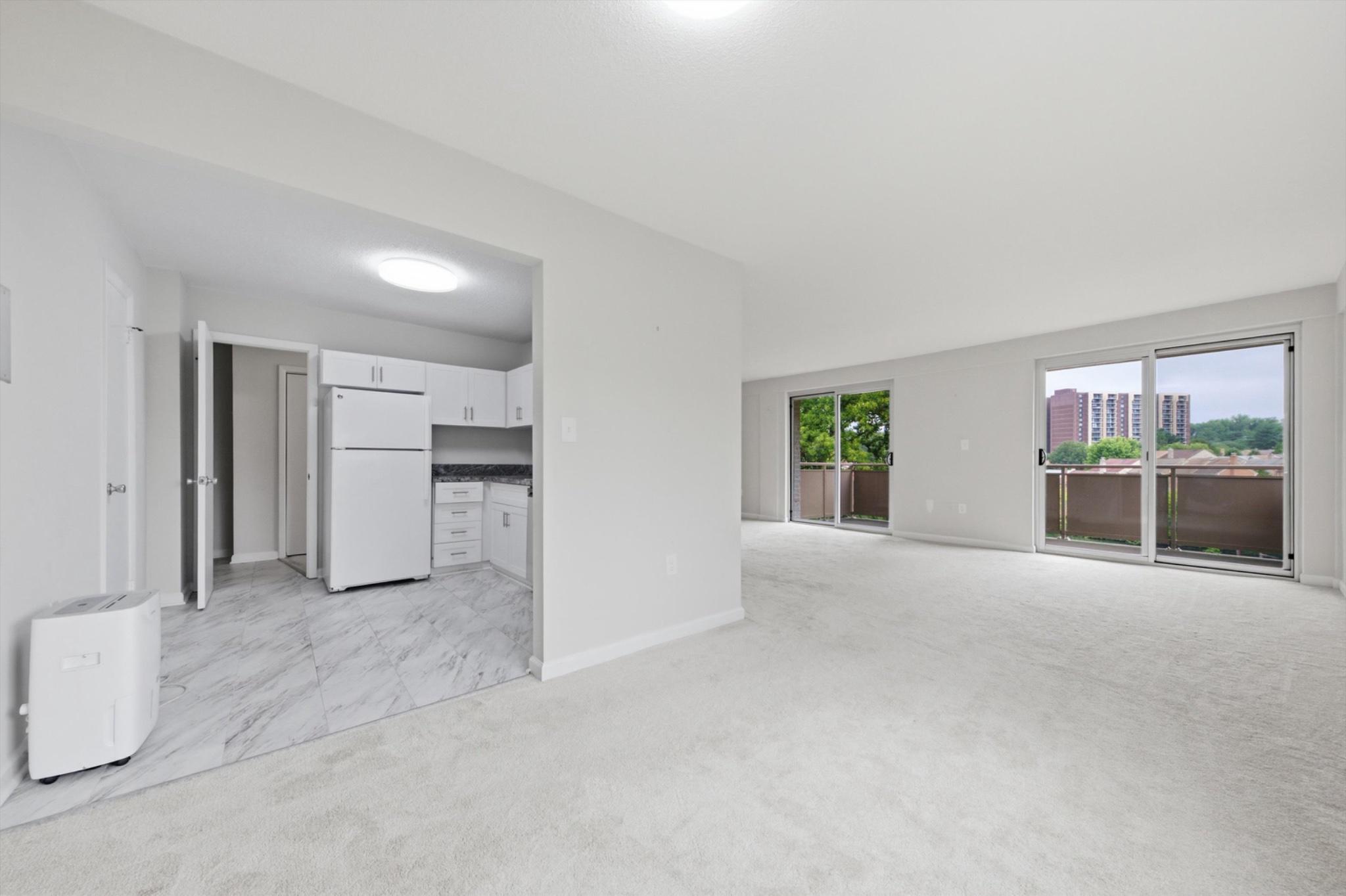 LAKESIDE TERRACE - Residential