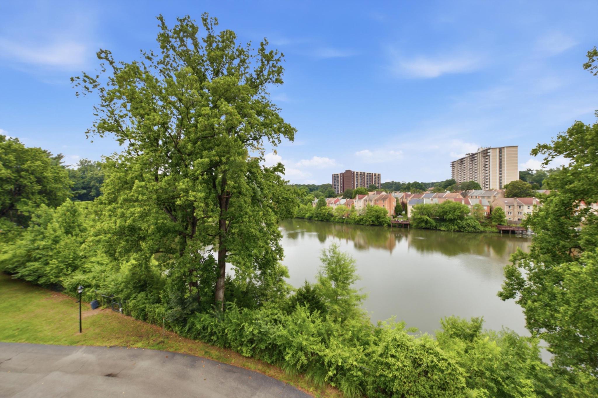 LAKESIDE TERRACE - Residential