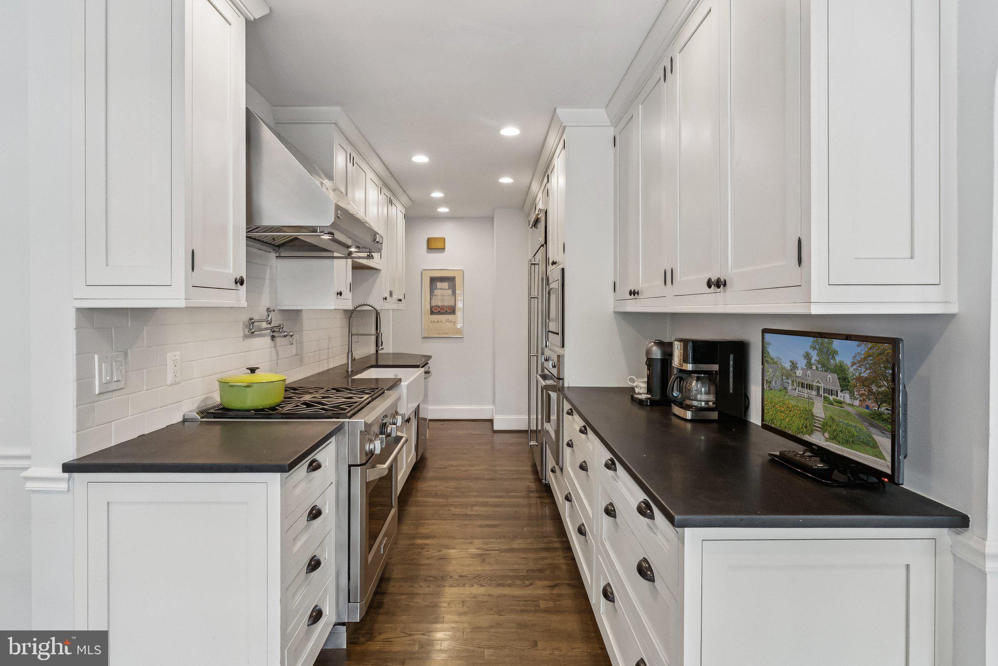 GREENWICH FOREST - Residential