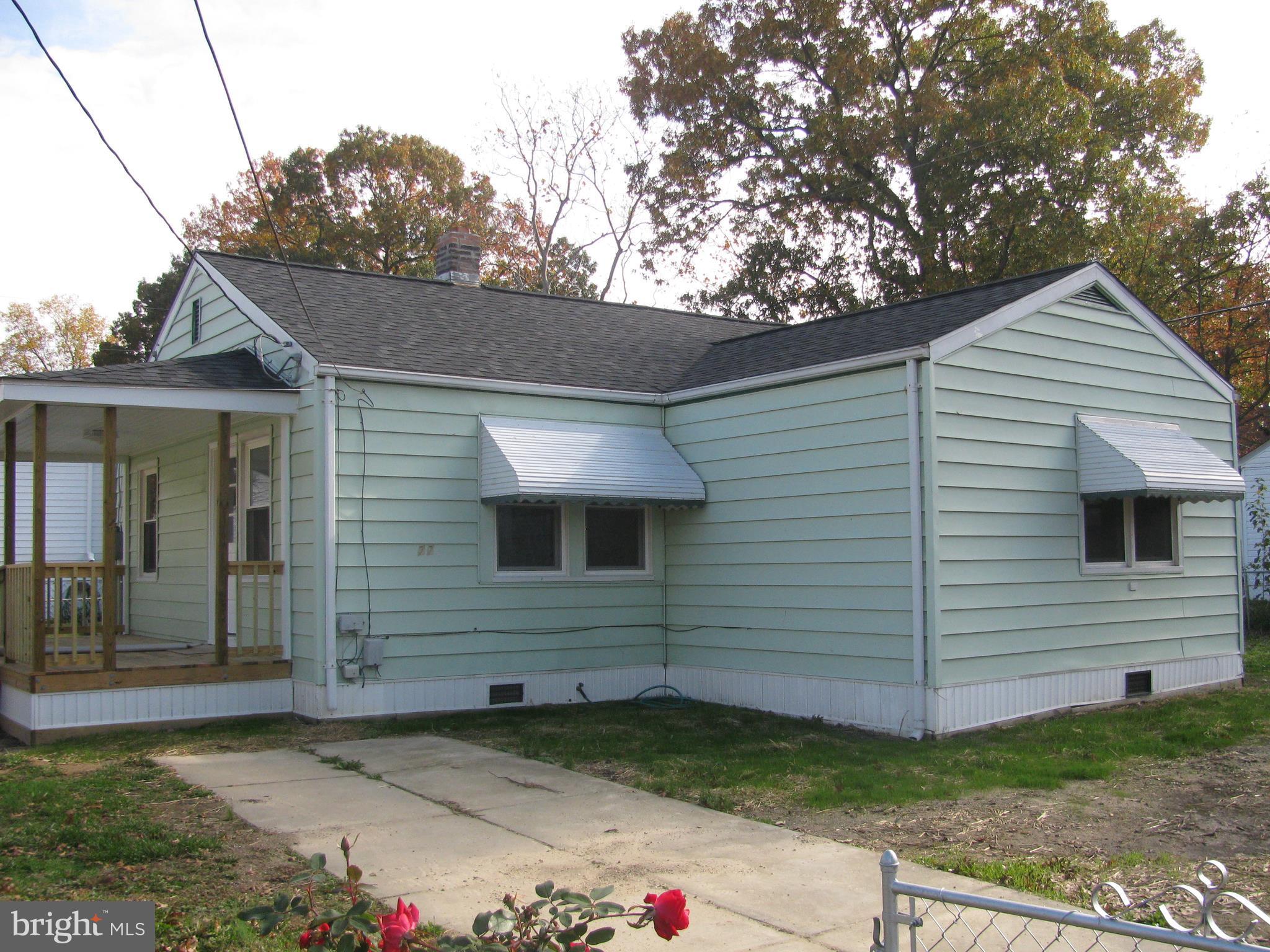 Hard to find 3 bedroom single unit in Potomac Heights. Lots of recent upgrades including paint, carpet, appliances. Even a new covered porch. also has a porch on the rear of the house.