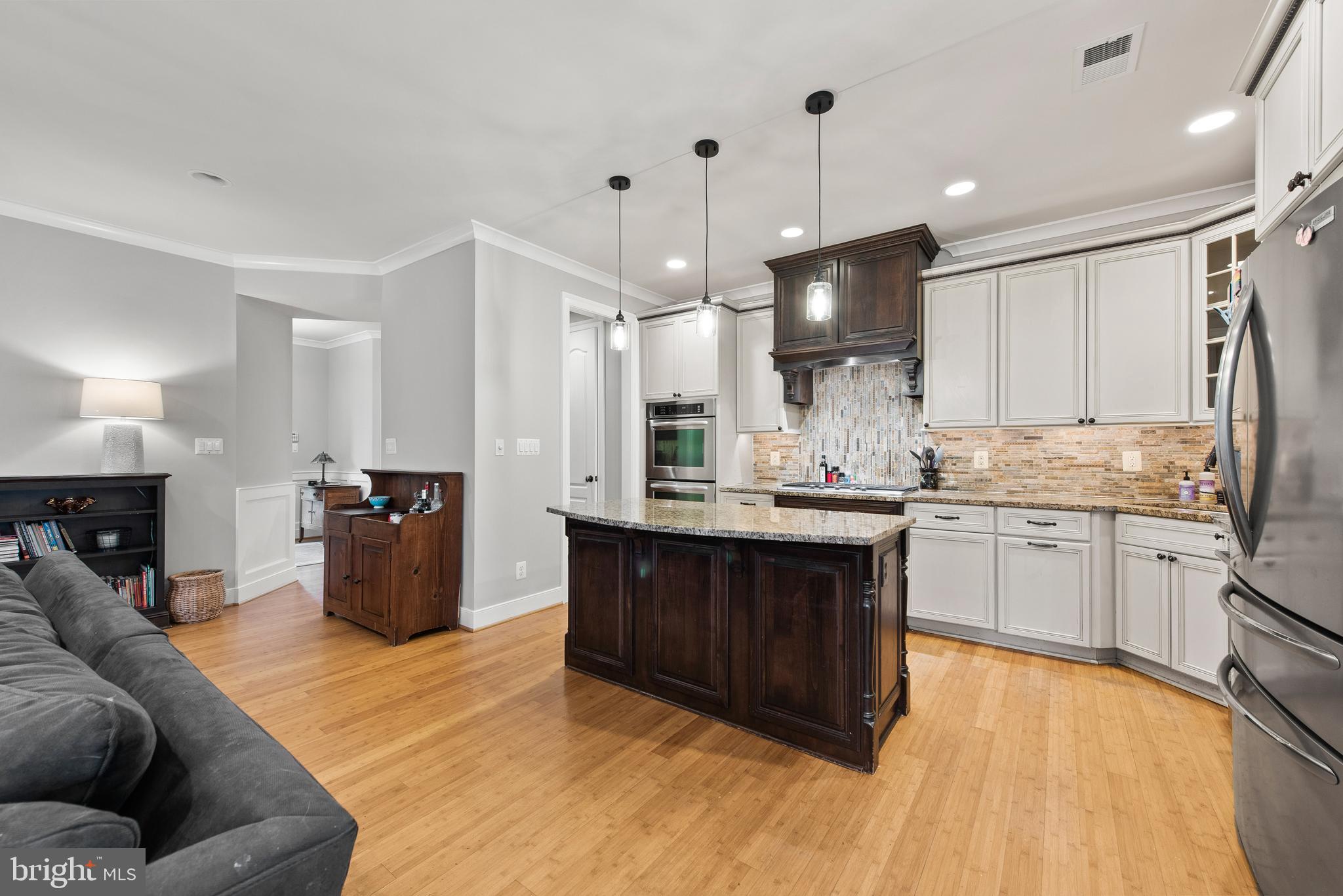 LARCHMONT - Residential