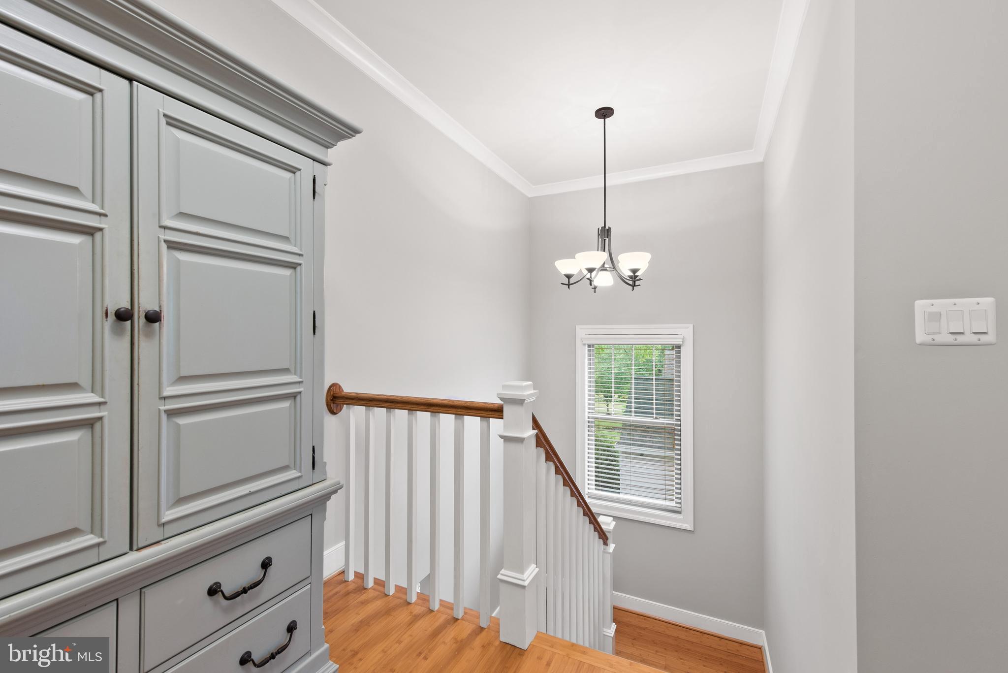 LARCHMONT - Residential