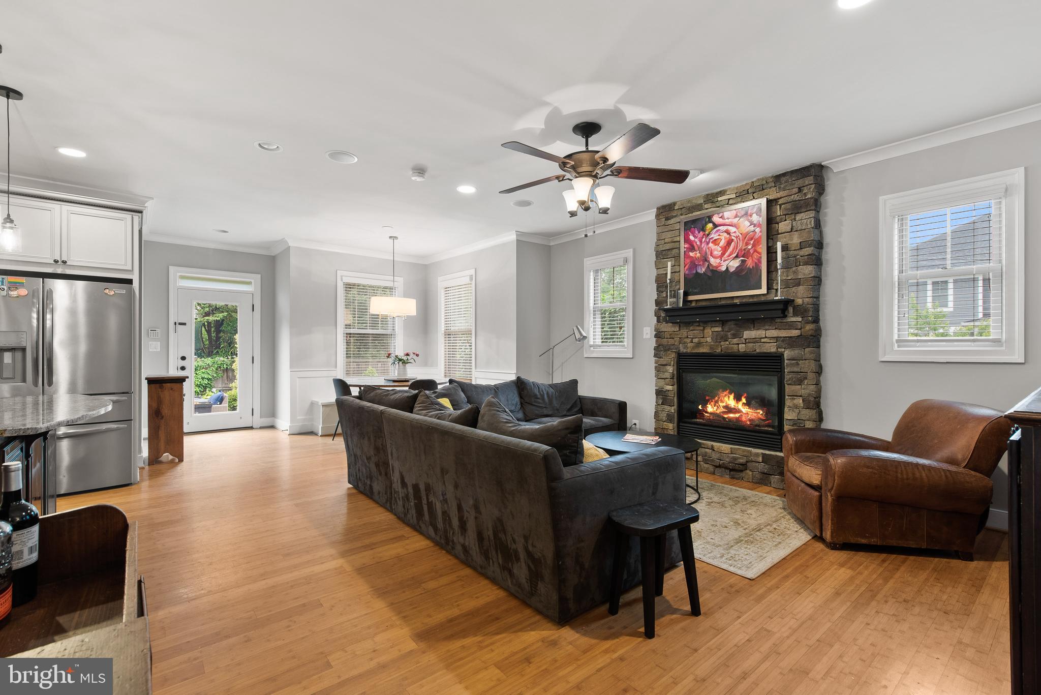 LARCHMONT - Residential