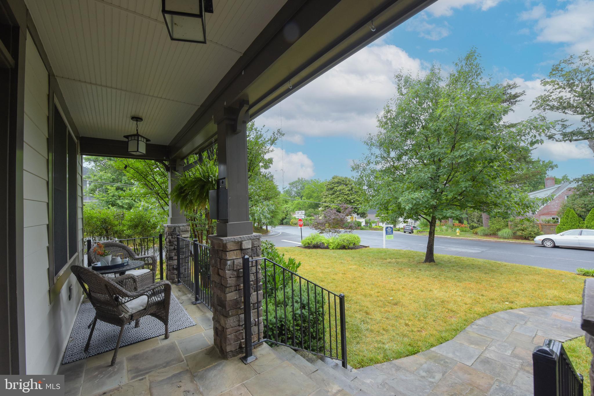 LARCHMONT - Residential