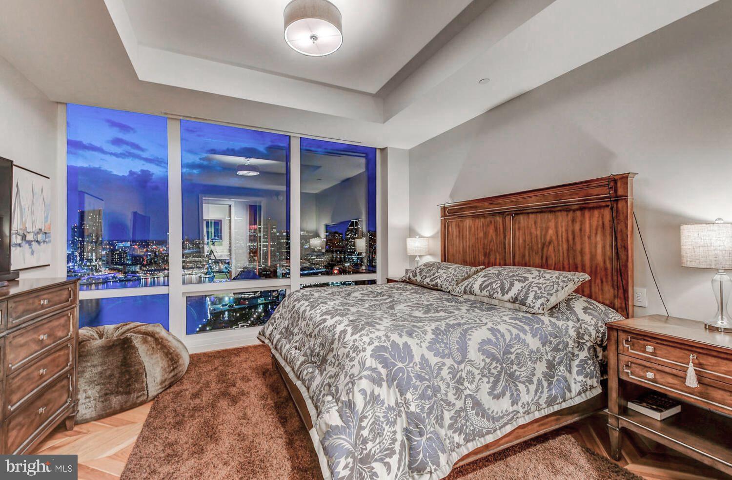 FOUR SEASONS PRIVATE RESIDENCES - Residential