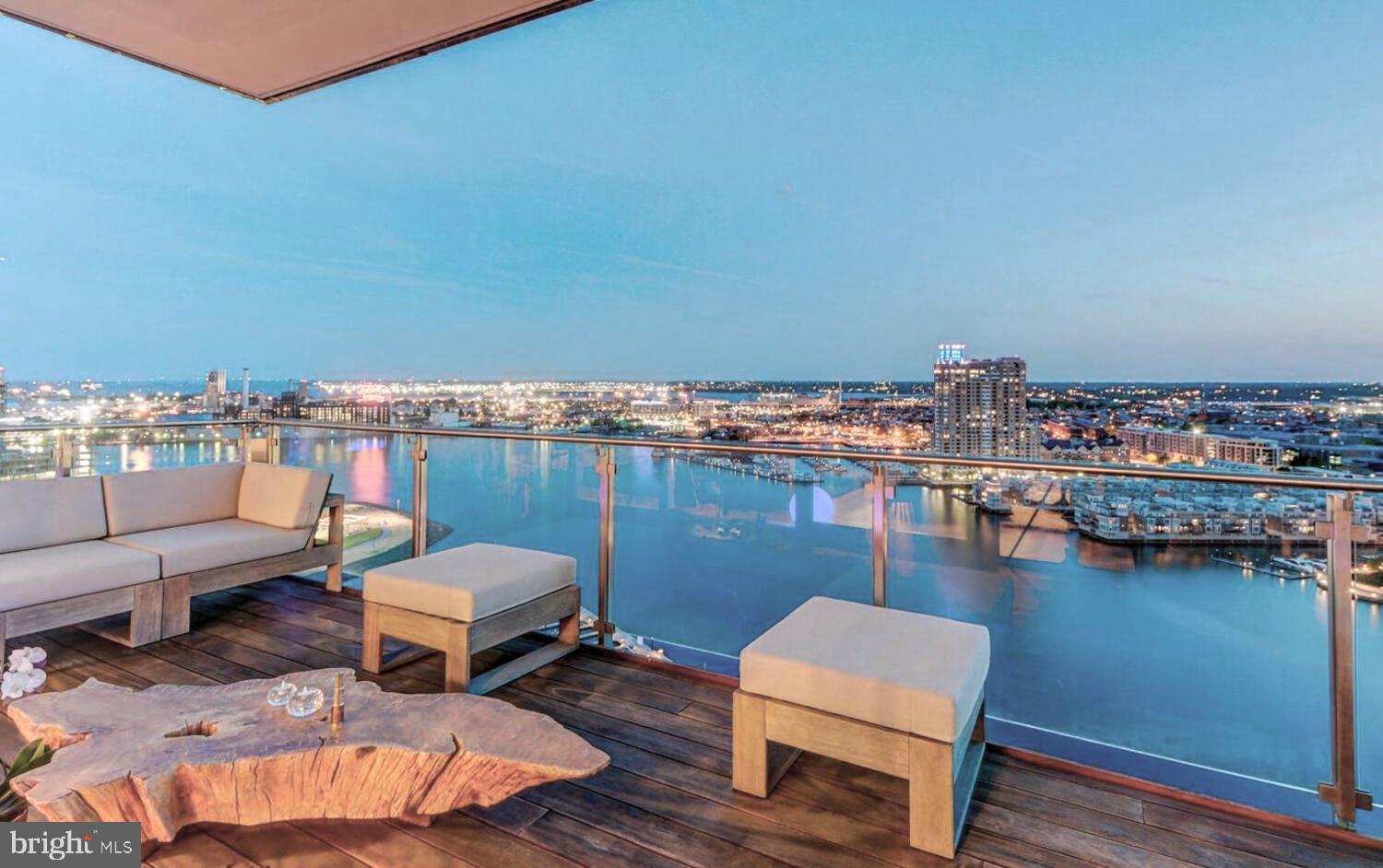 FOUR SEASONS PRIVATE RESIDENCES - Residential